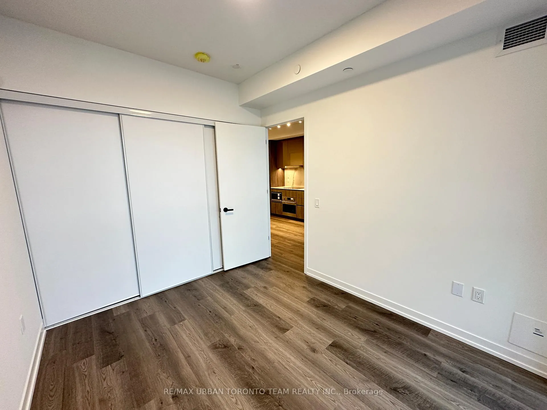 Photo 8 of Unit 1011, 8 Interchange Way, Vaughan, Vaughan Corporate Centre — HOMEH