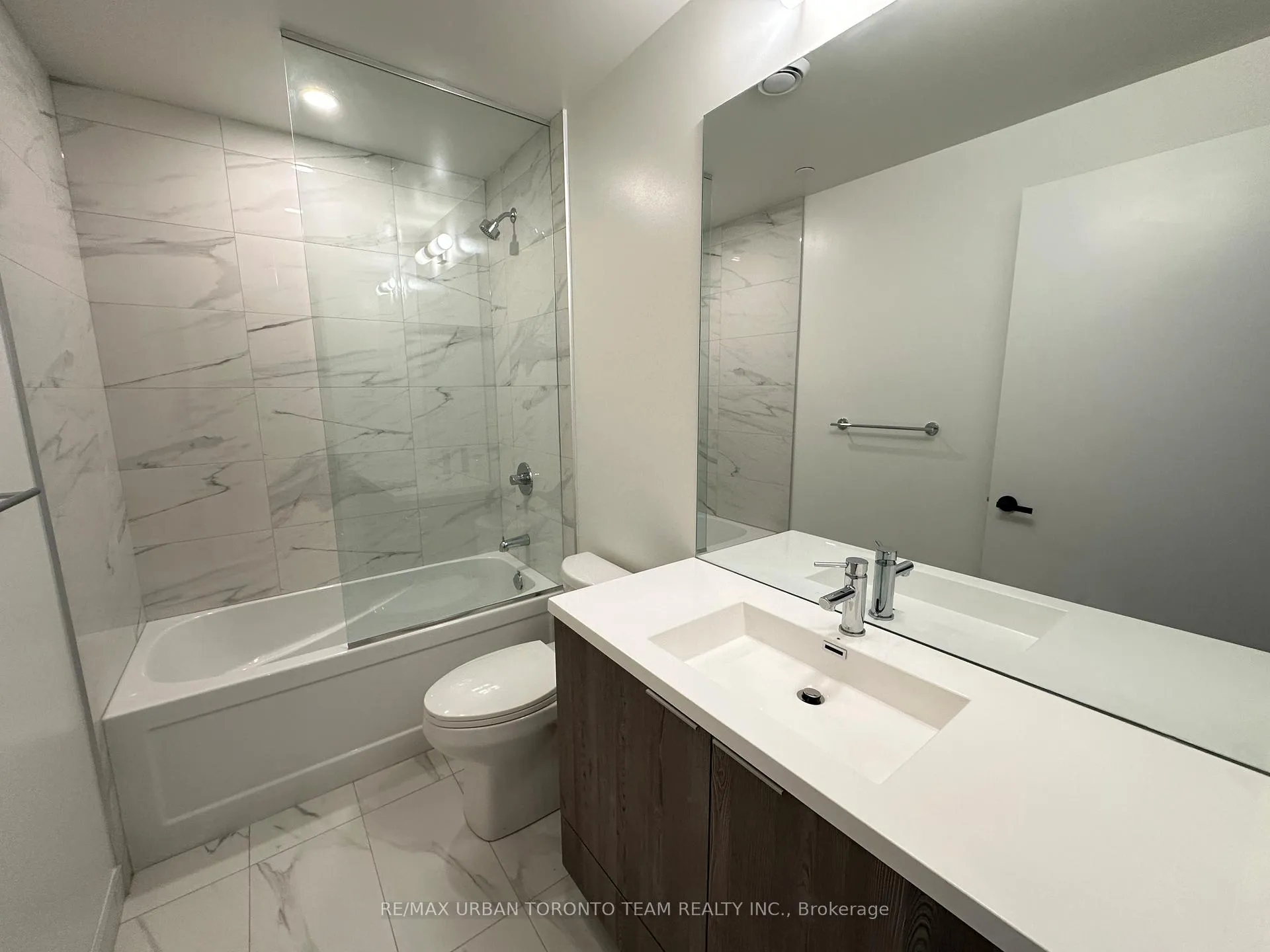Photo 10 of Unit 1011, 8 Interchange Way, Vaughan, Vaughan Corporate Centre — HOMEH
