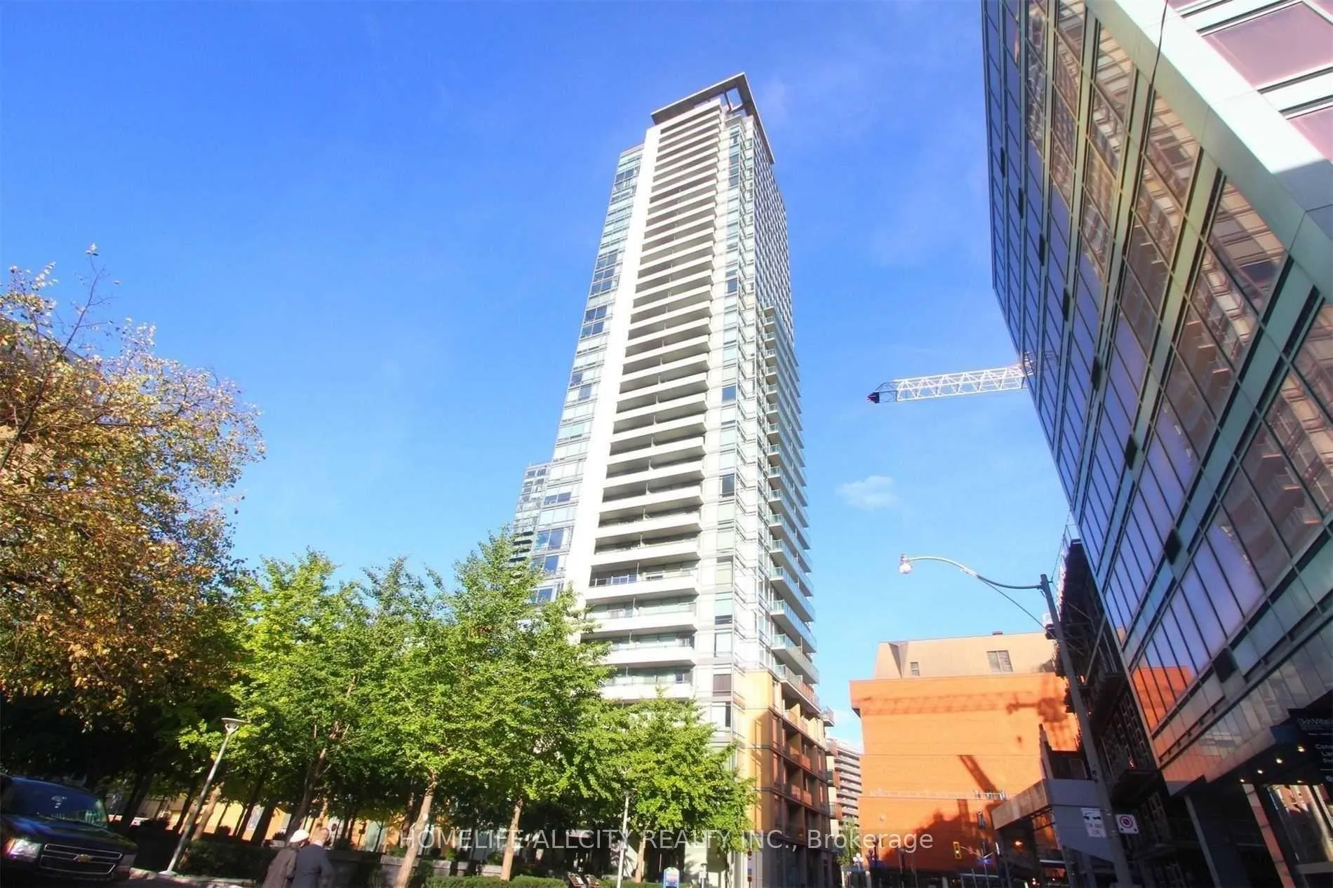Front of Unit 2701, 18 Yorkville Avenue