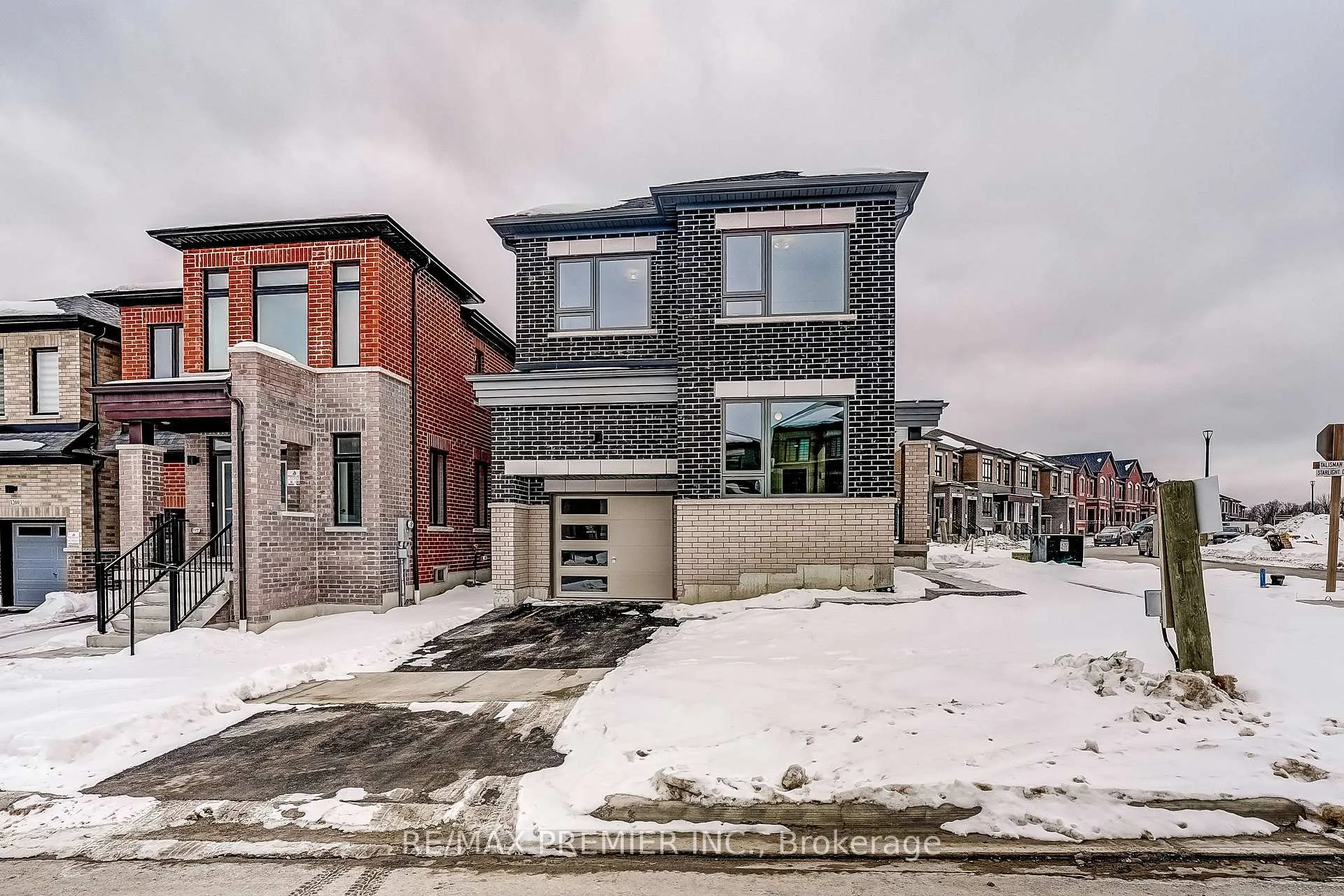 Photo 4 of 1265 Talisman Manor, Pickering, Rural Pickering — HOMEH