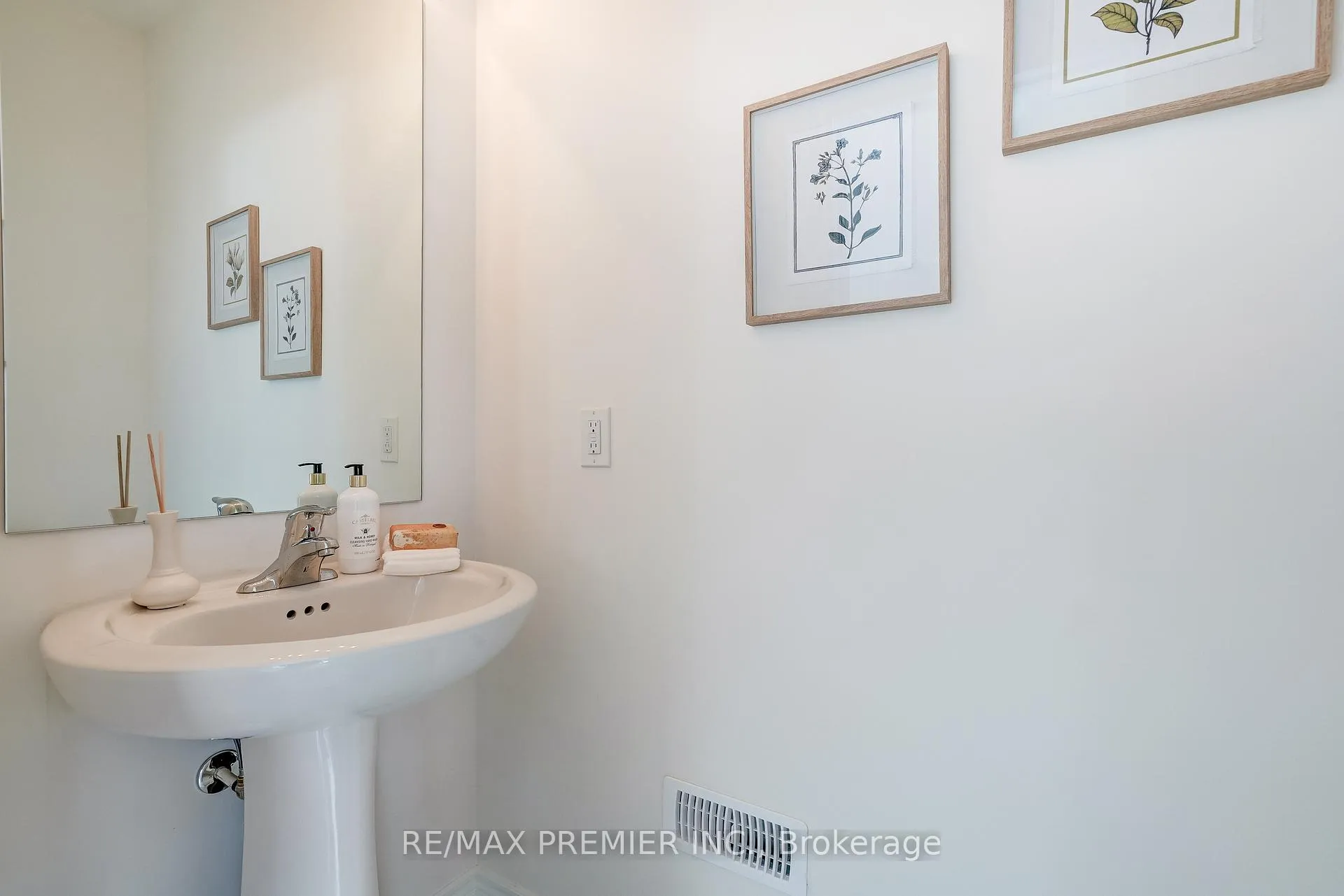 Photo 13 of 1265 Talisman Manor, Pickering, Rural Pickering — HOMEH