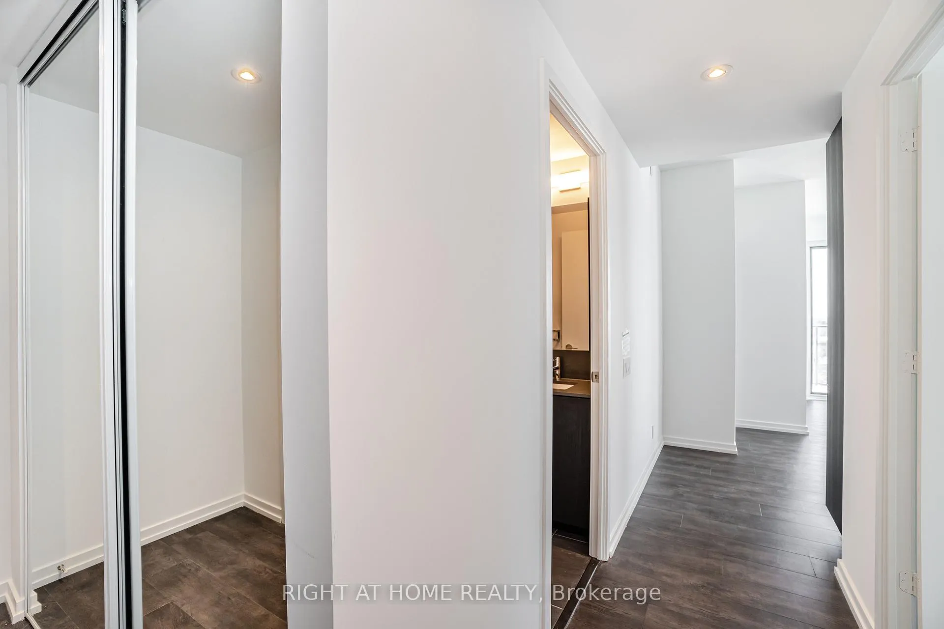Photo 5 of Unit 2802, 7890 Jane Street, Vaughan, Vaughan Corporate Centre — HOMEH