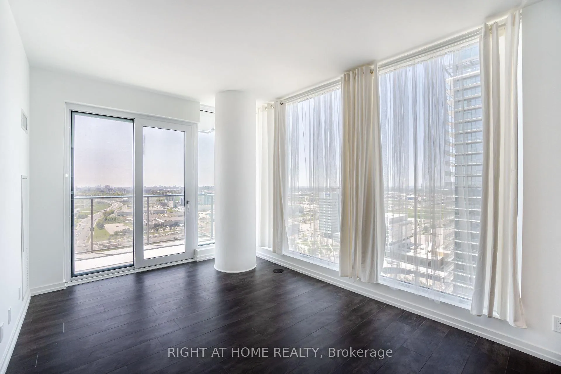 Photo 8 of Unit 2802, 7890 Jane Street, Vaughan, Vaughan Corporate Centre — HOMEH