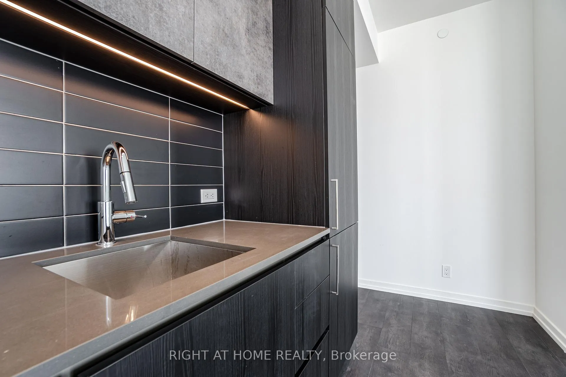 Photo 13 of Unit 2802, 7890 Jane Street, Vaughan, Vaughan Corporate Centre — HOMEH