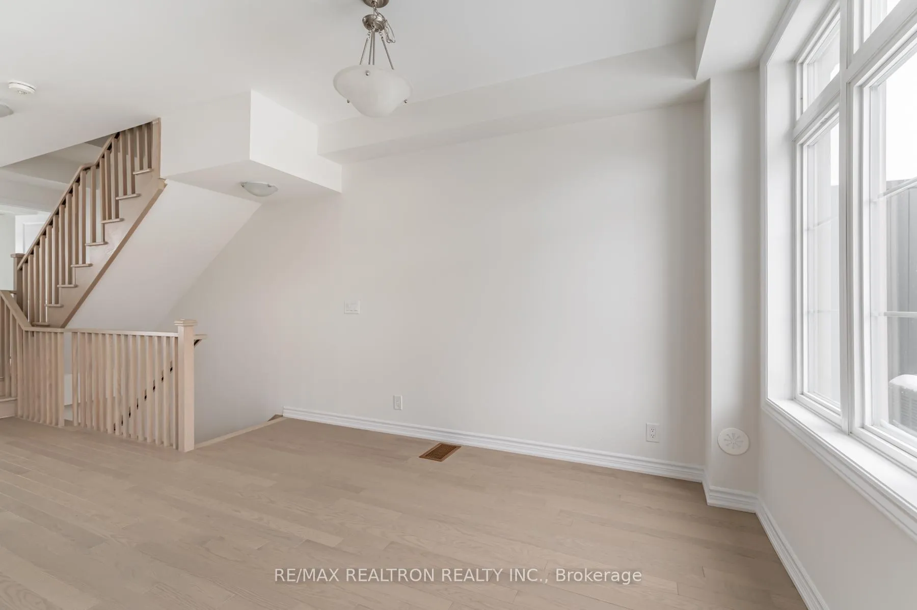 Photo 4 of 9706 Kennedy Road, Markham, Angus Glen — HOMEH