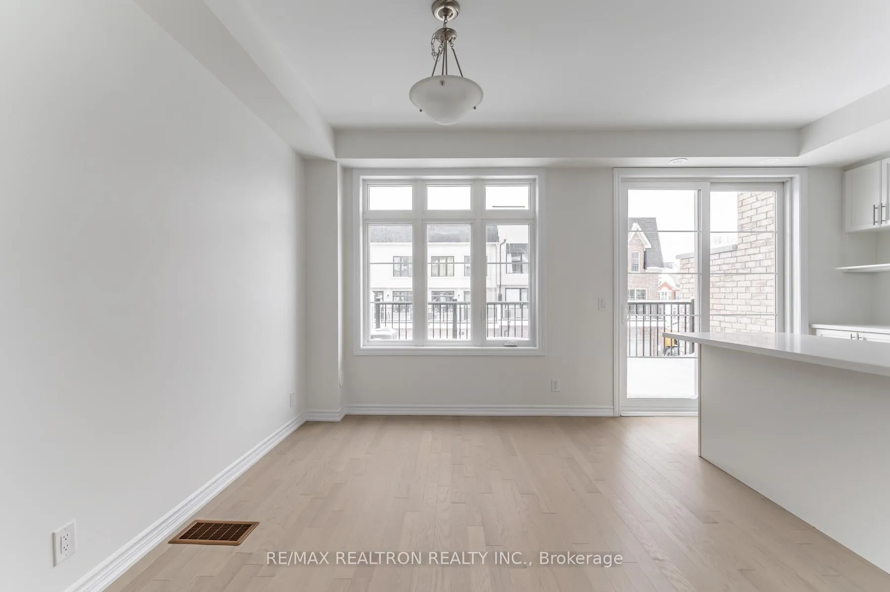 Photo 5 of 9706 Kennedy Road, Markham, Angus Glen — HOMEH