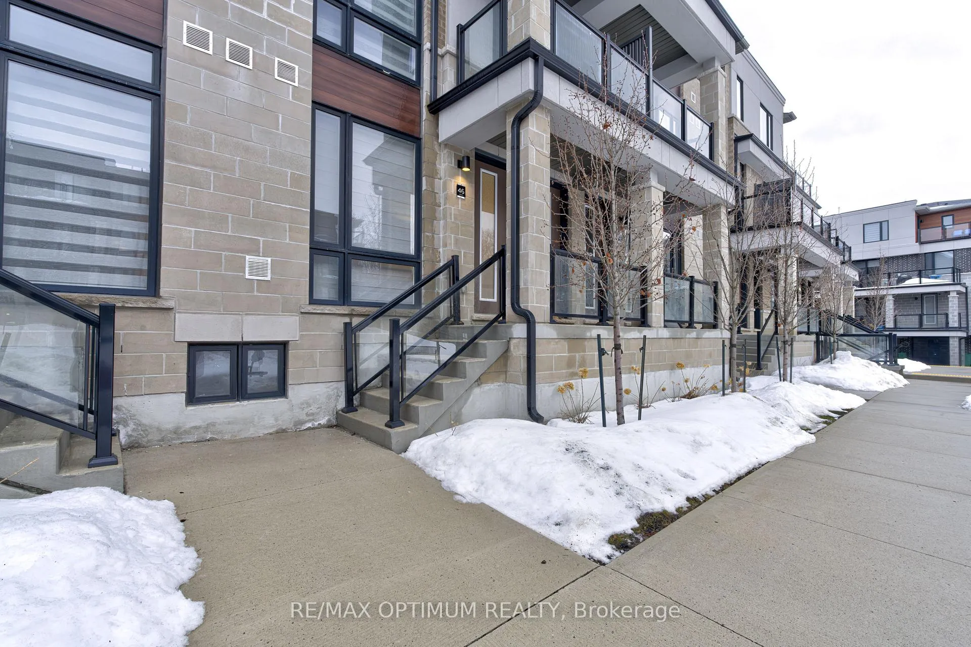 Front of Unit 46, 45 Knotsberry Circle