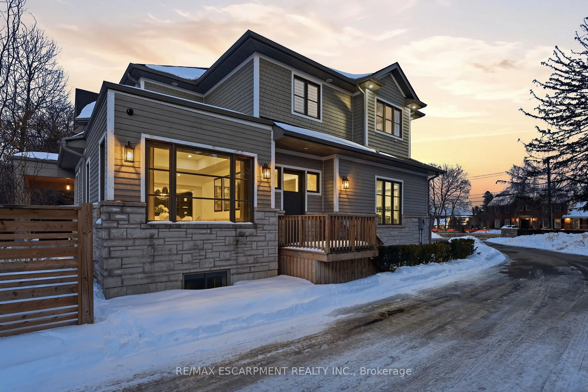 Photo 4 of Unit 3, 2265 Lakeshore Road, Burlington, Brant — HOMEH