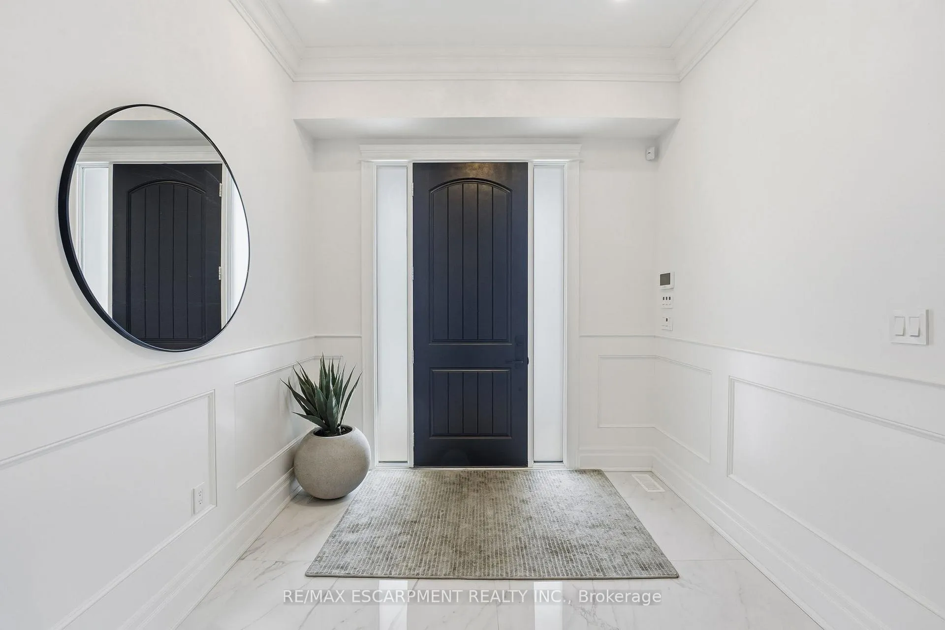 Photo 5 of Unit 3, 2265 Lakeshore Road, Burlington, Brant — HOMEH