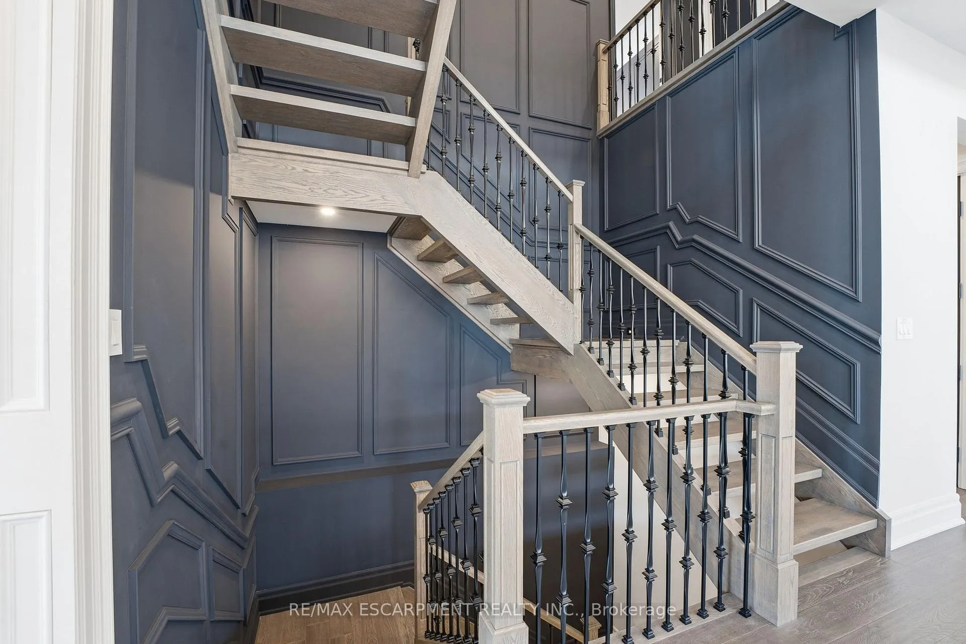 Photo 18 of Unit 3, 2265 Lakeshore Road, Burlington, Brant — HOMEH