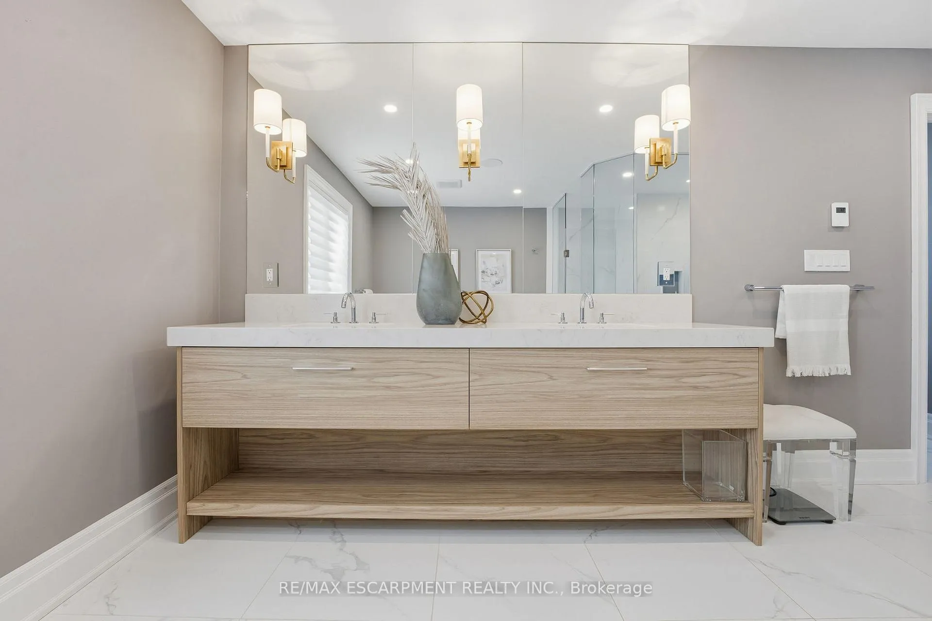 Photo 26 of Unit 3, 2265 Lakeshore Road, Burlington, Brant — HOMEH