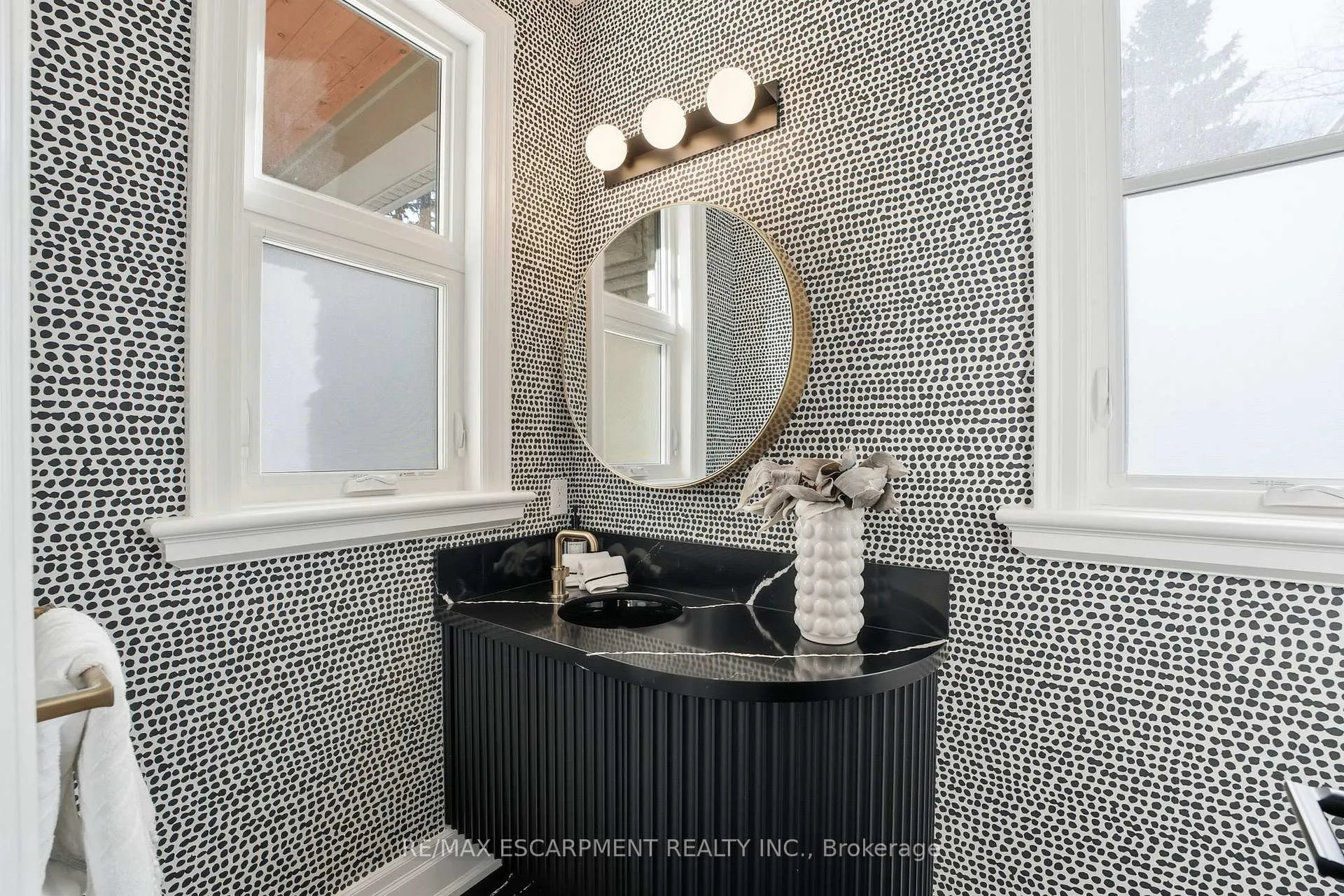 Photo 37 of Unit 3, 2265 Lakeshore Road, Burlington, Brant — HOMEH