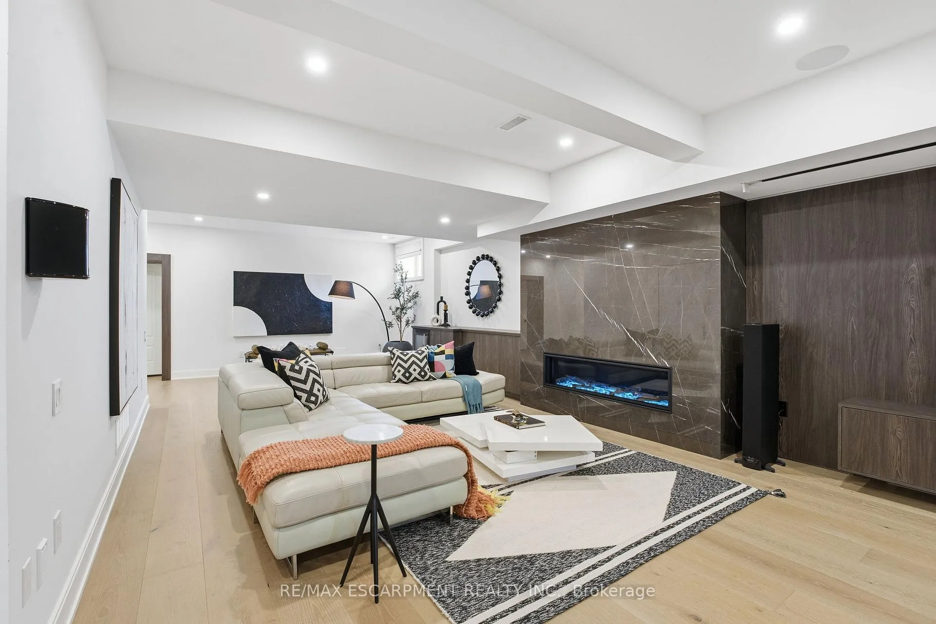 Photo 39 of Unit 3, 2265 Lakeshore Road, Burlington, Brant — HOMEH