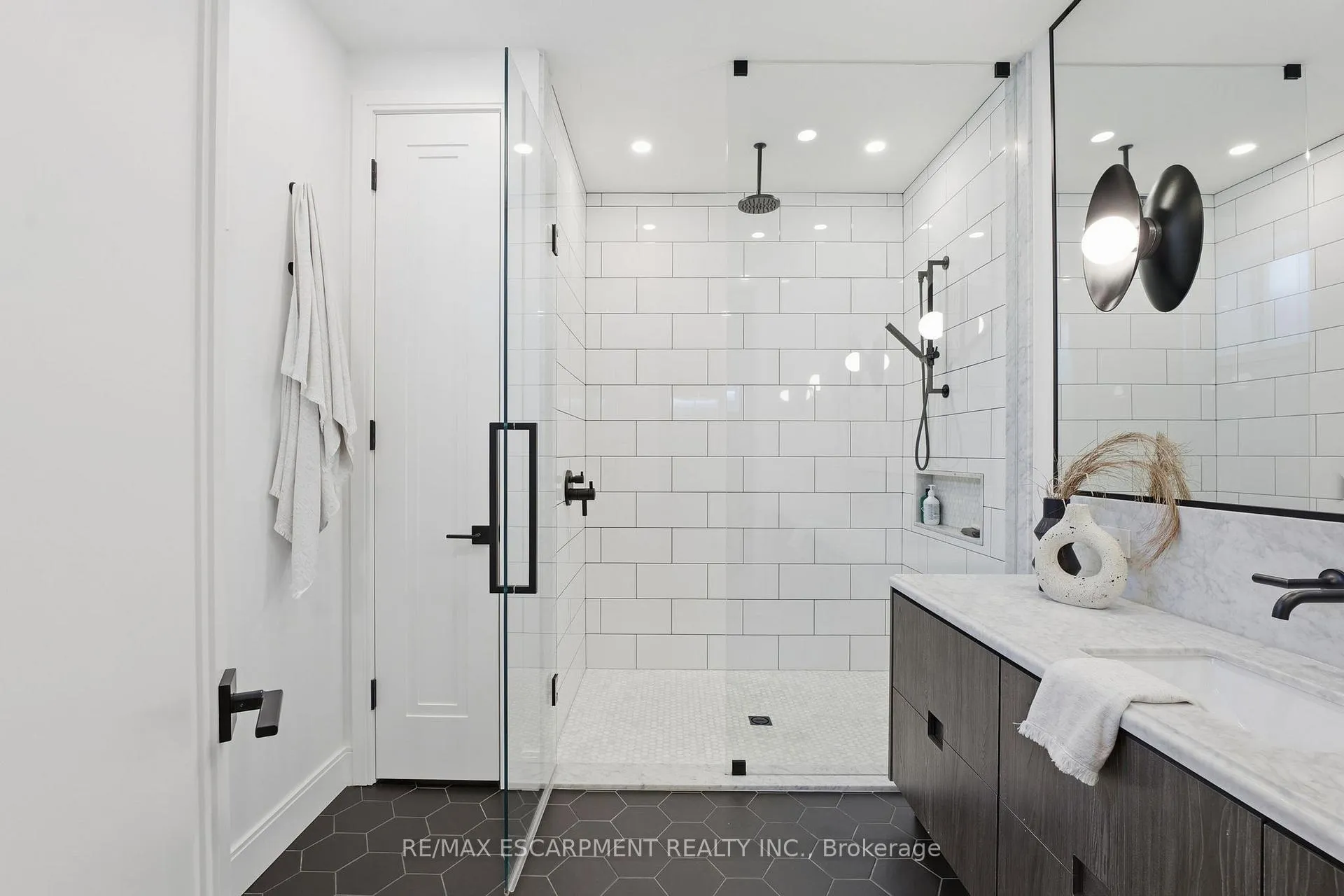 Photo 42 of Unit 3, 2265 Lakeshore Road, Burlington, Brant — HOMEH