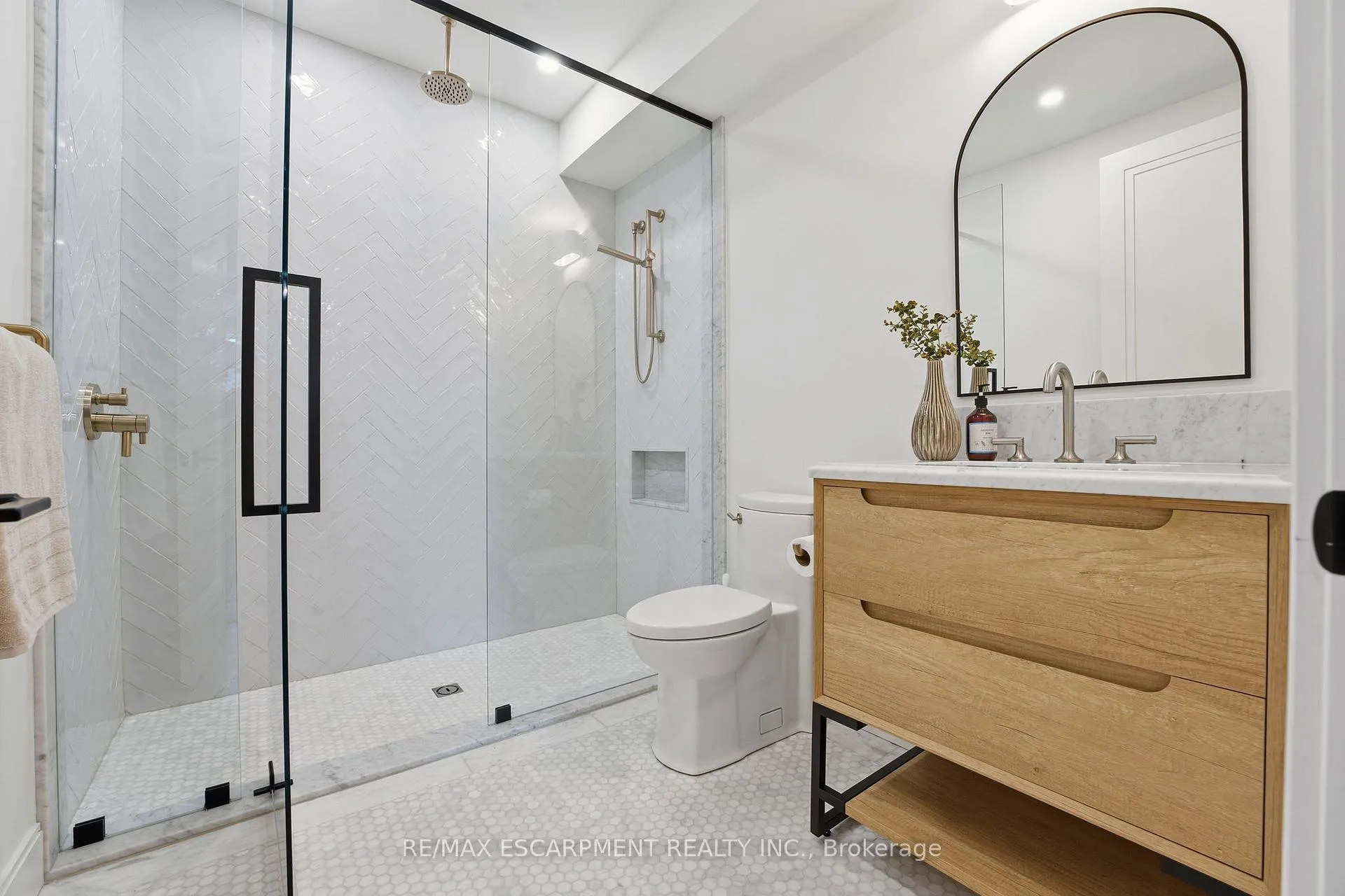 Photo 43 of Unit 3, 2265 Lakeshore Road, Burlington, Brant — HOMEH