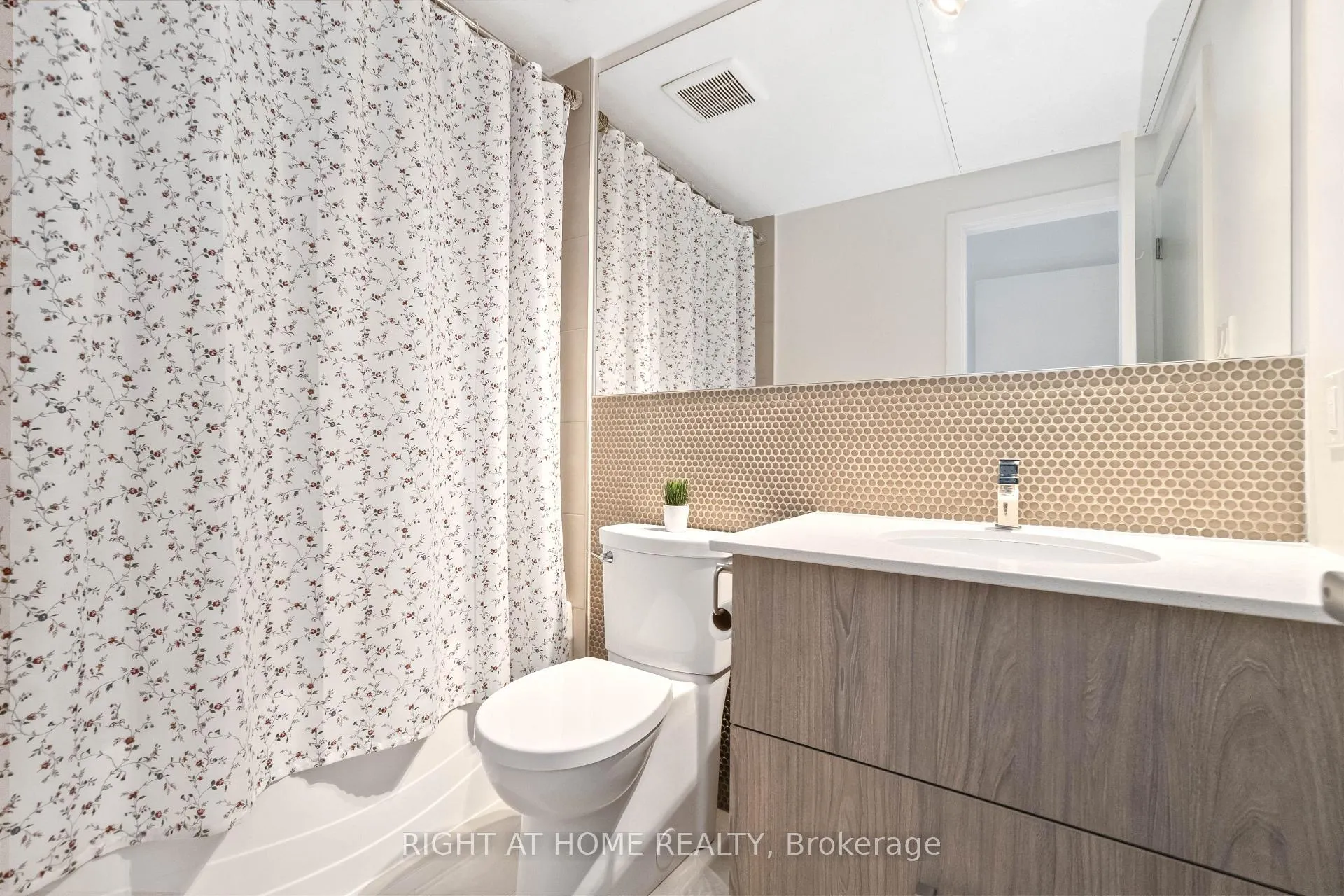 Photo 13 of Unit 305, 22 Perkins Street, Ottawa, West Centre Town — HOMEH