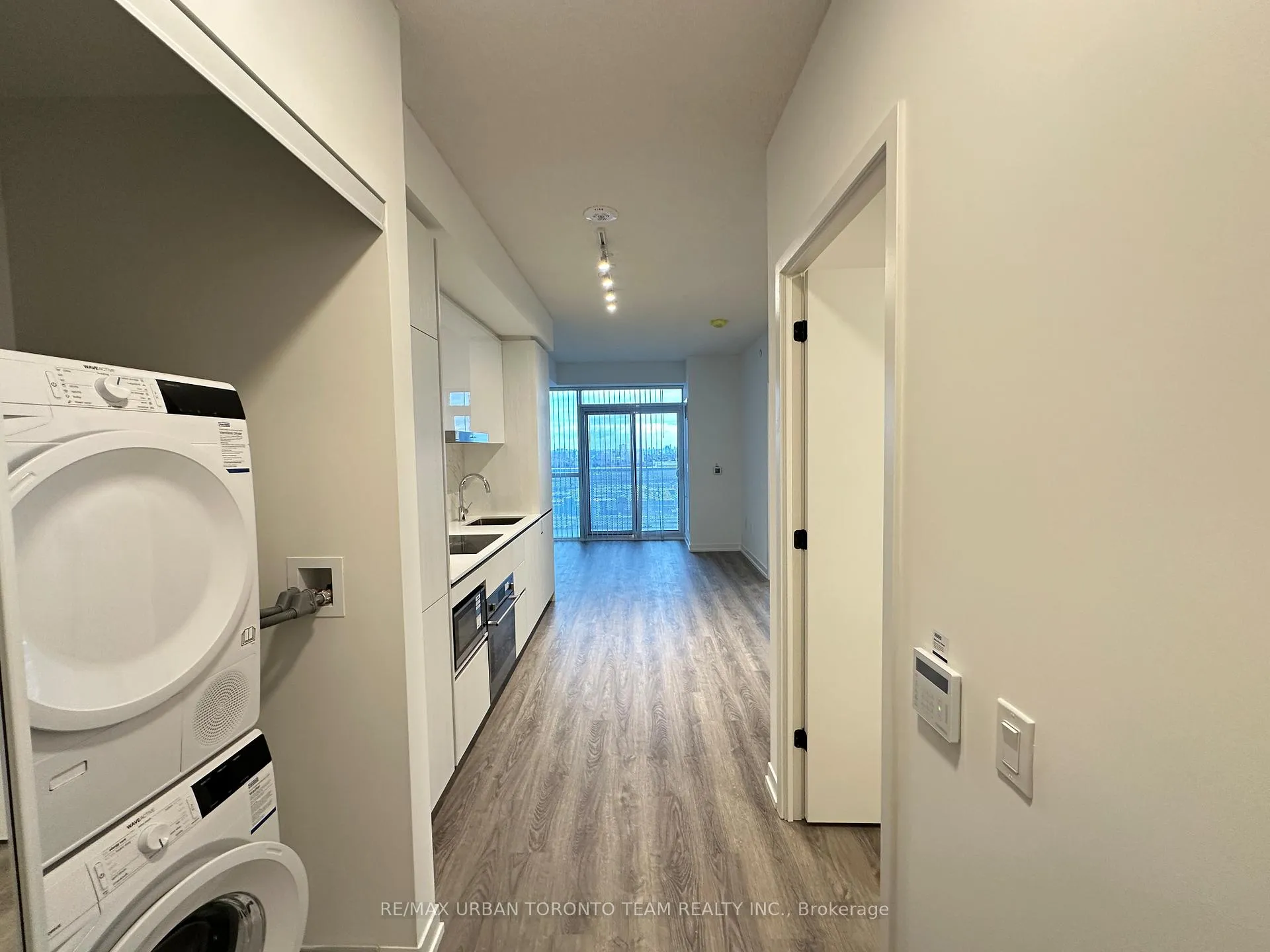 Photo 2 of Unit 2111, 8 Interchange Way, Vaughan, Vaughan Corporate Centre — HOMEH