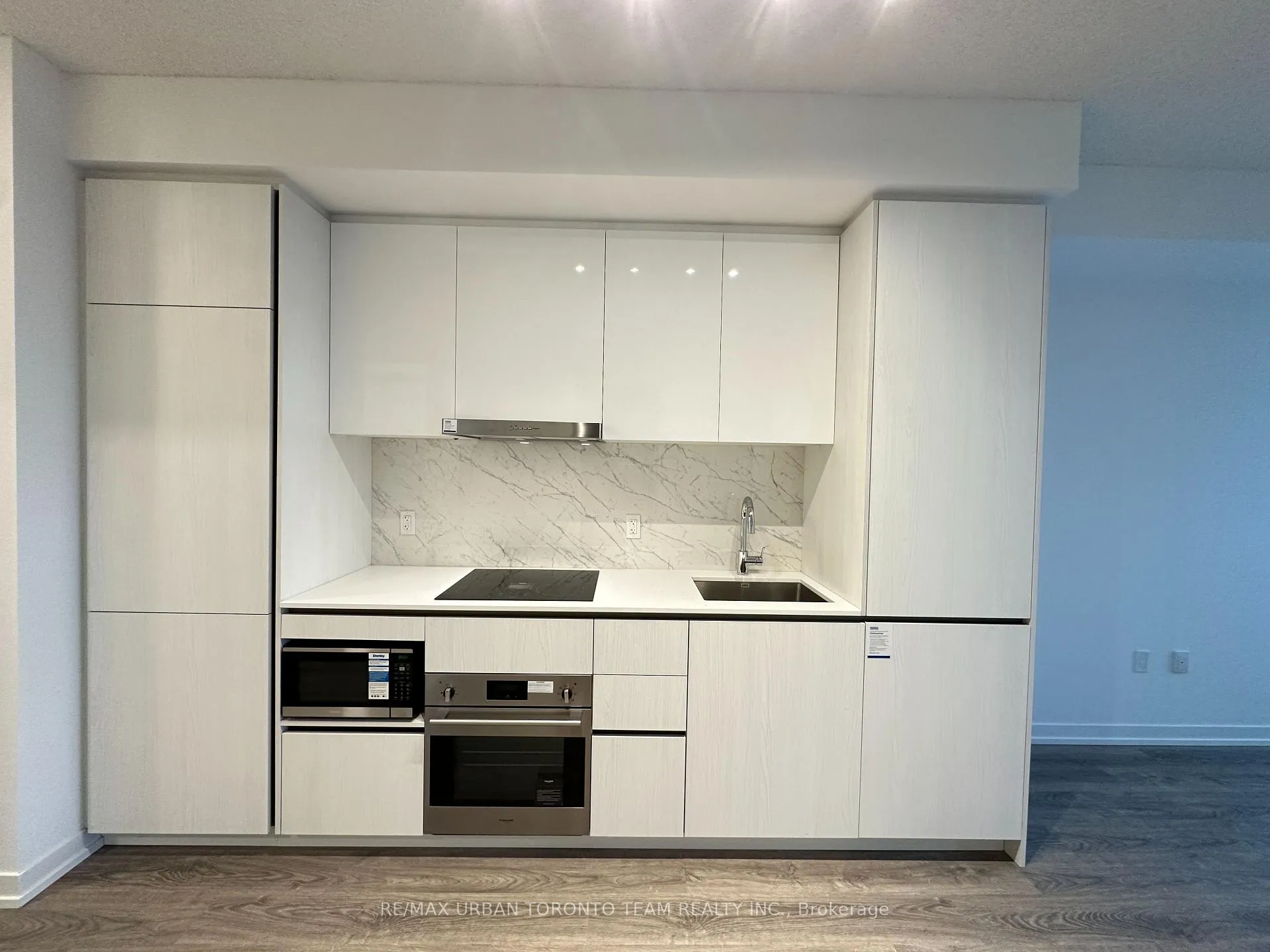 Photo 4 of Unit 2111, 8 Interchange Way, Vaughan, Vaughan Corporate Centre — HOMEH