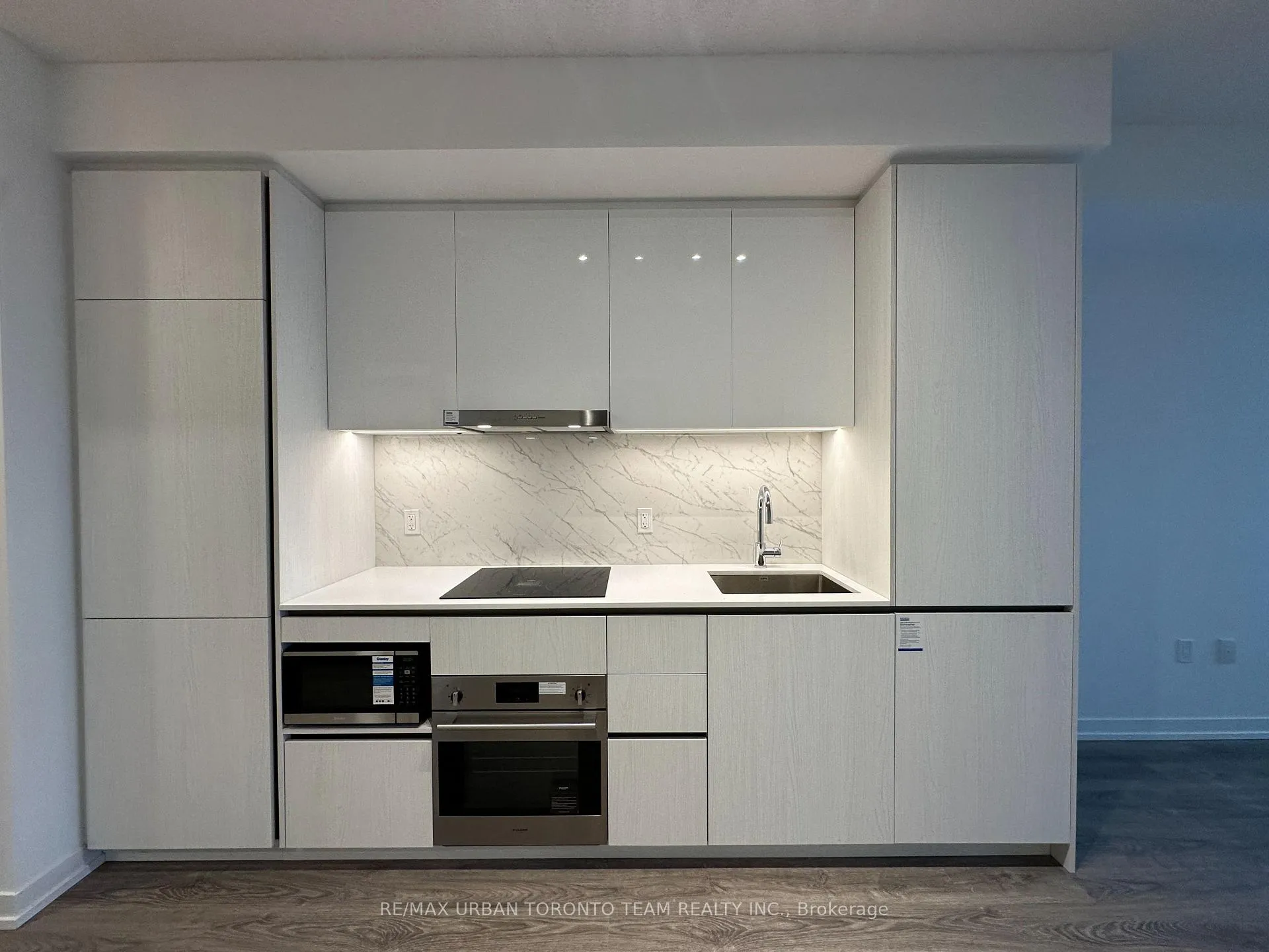 Photo 5 of Unit 2111, 8 Interchange Way, Vaughan, Vaughan Corporate Centre — HOMEH