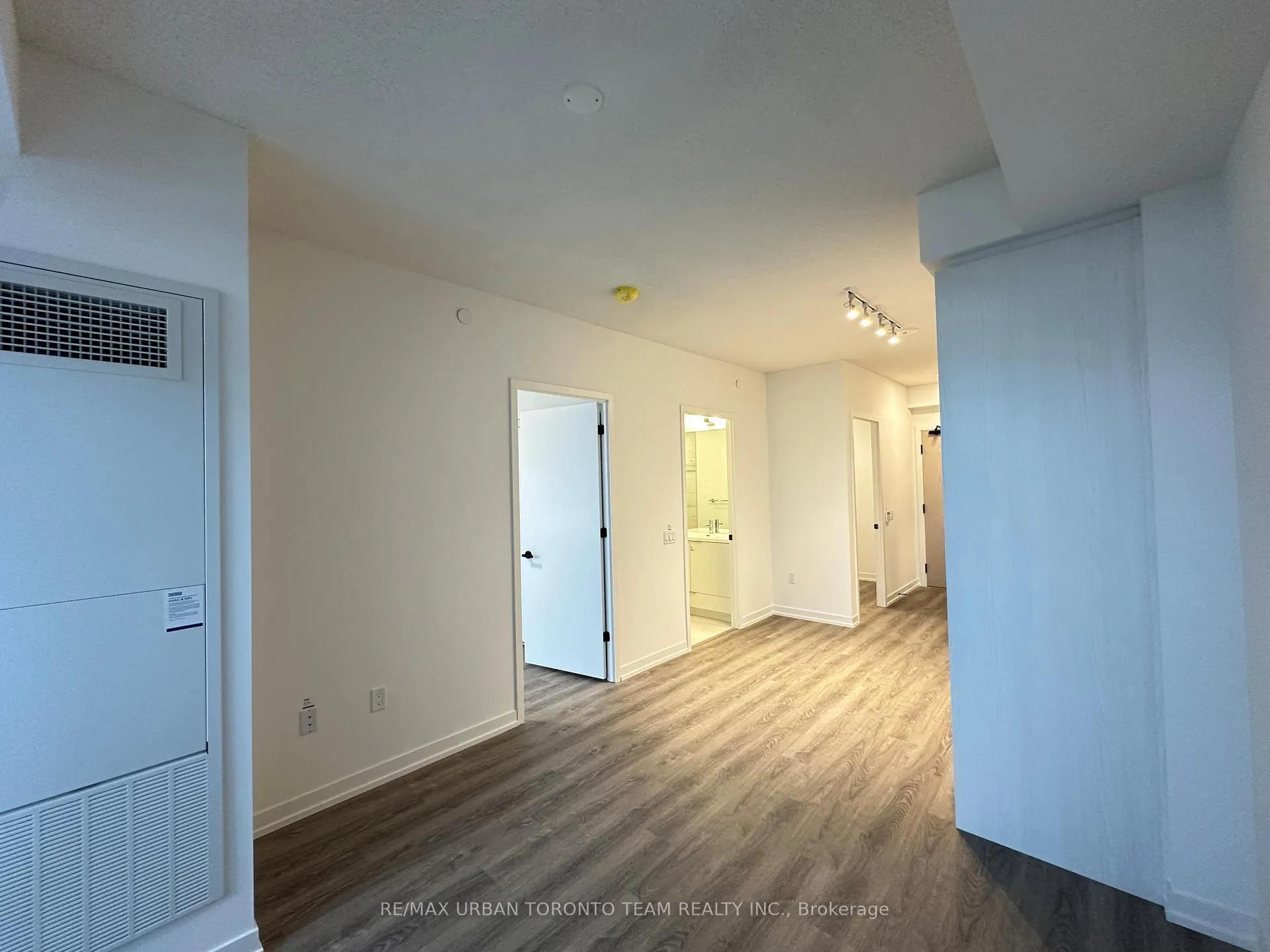 Photo 7 of Unit 2111, 8 Interchange Way, Vaughan, Vaughan Corporate Centre — HOMEH