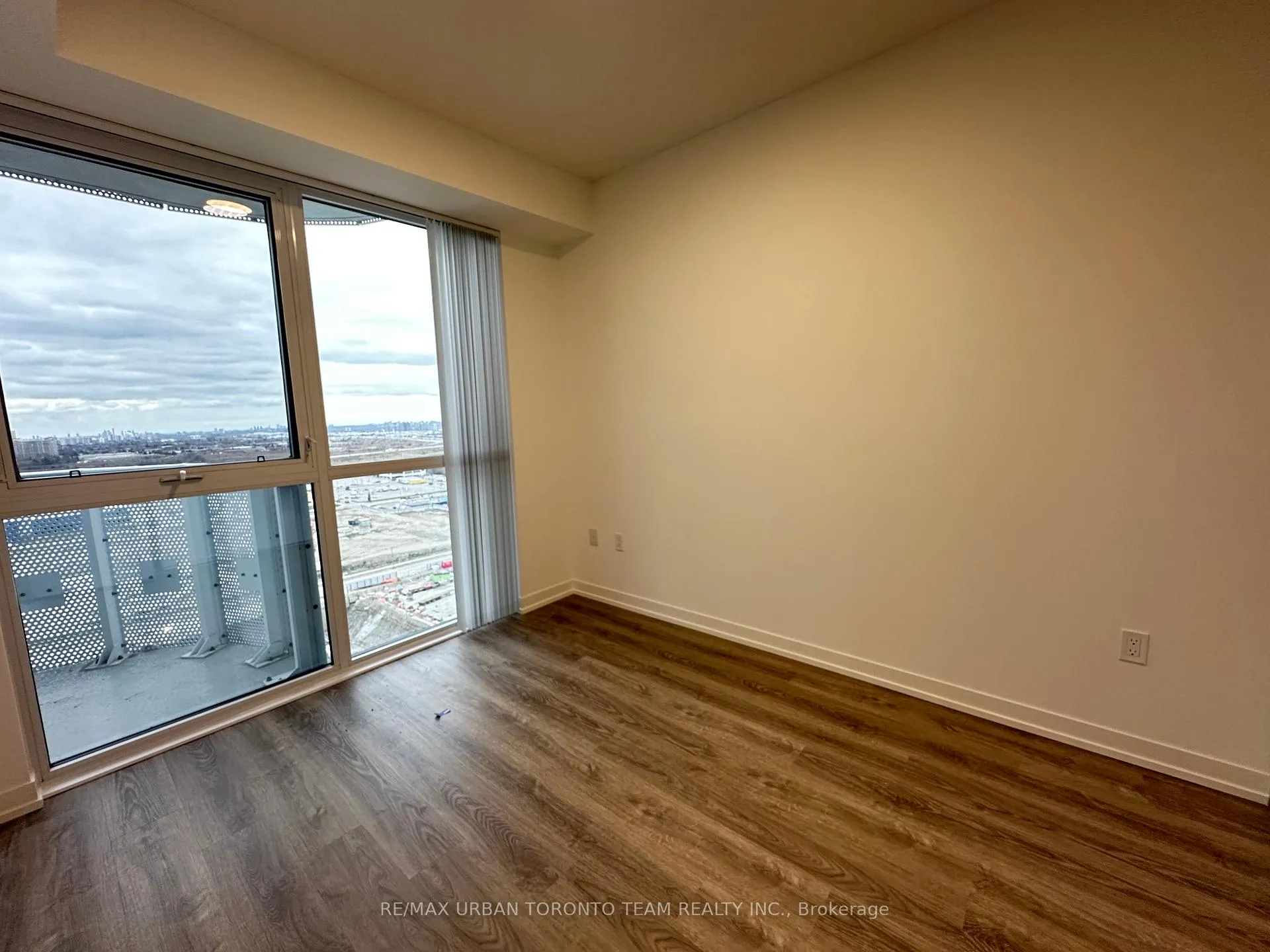 Photo 8 of Unit 2111, 8 Interchange Way, Vaughan, Vaughan Corporate Centre — HOMEH
