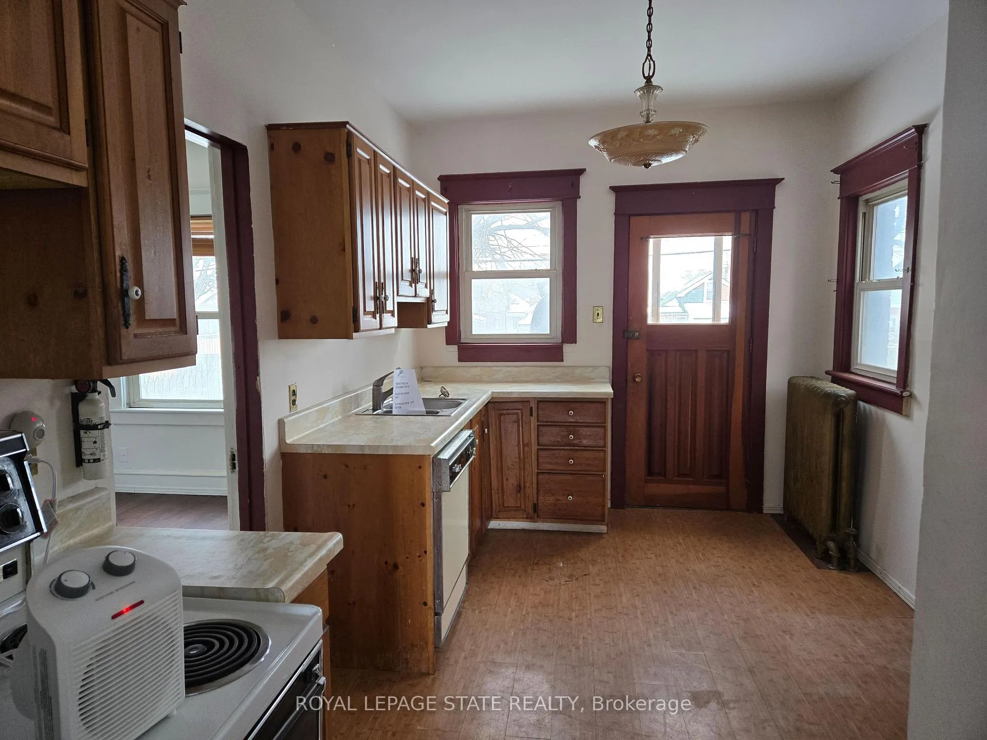 Photo 2 of 111 Park Row, Hamilton, Crown Point — HOMEH