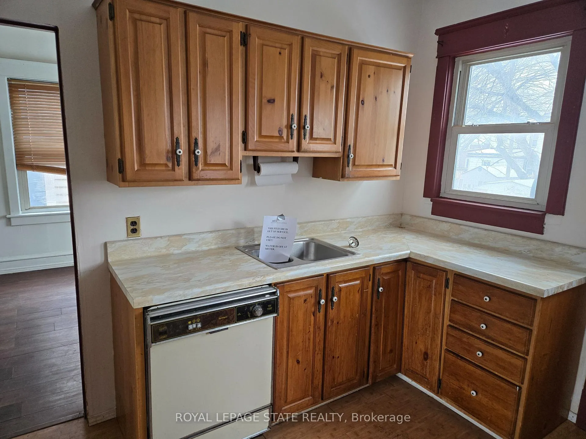 Photo 3 of 111 Park Row, Hamilton, Crown Point — HOMEH