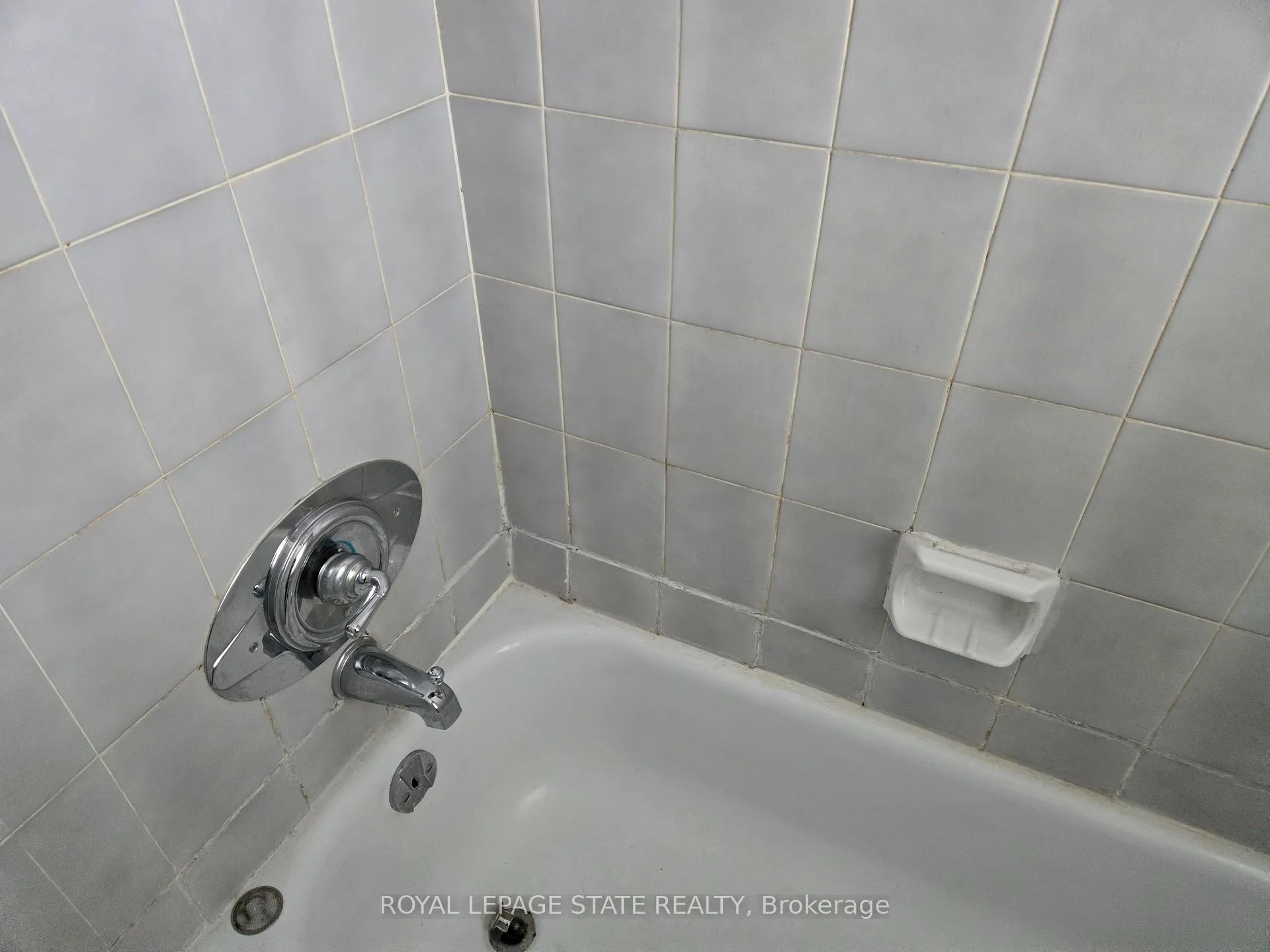 Photo 7 of 111 Park Row, Hamilton, Crown Point — HOMEH
