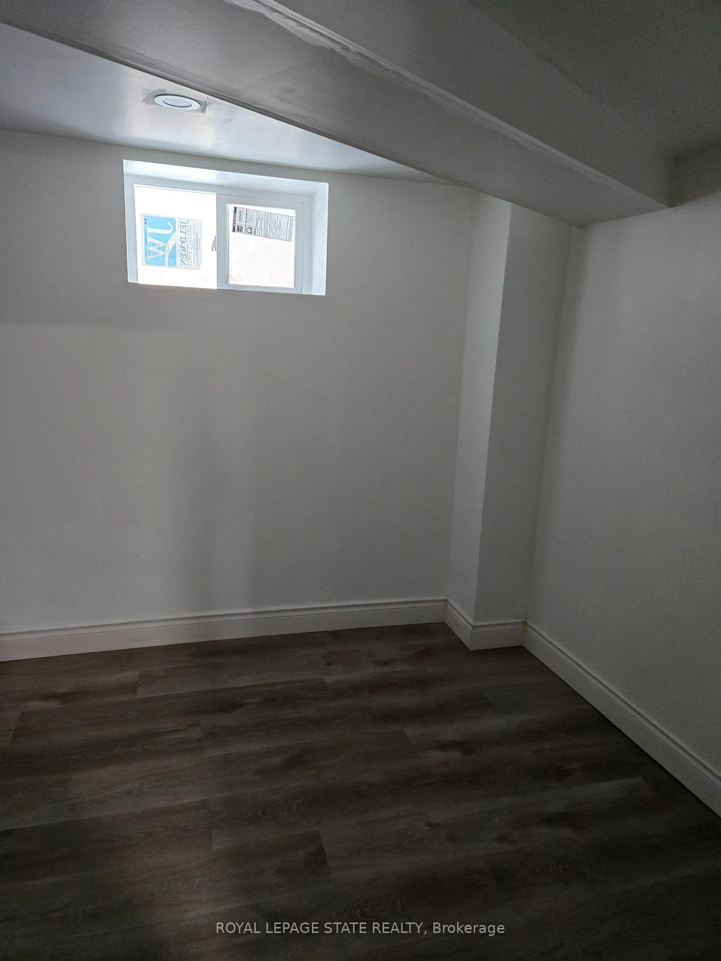 Photo 10 of 111 Park Row, Hamilton, Crown Point — HOMEH