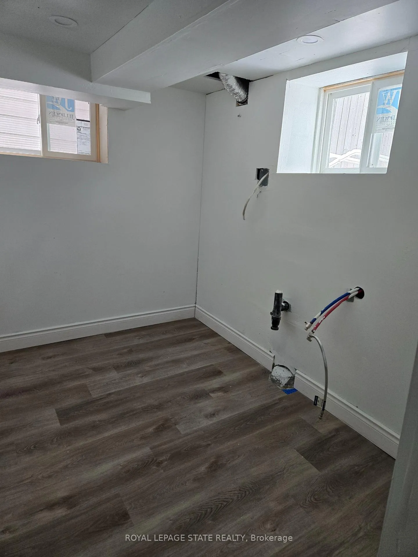 Photo 12 of 111 Park Row, Hamilton, Crown Point — HOMEH