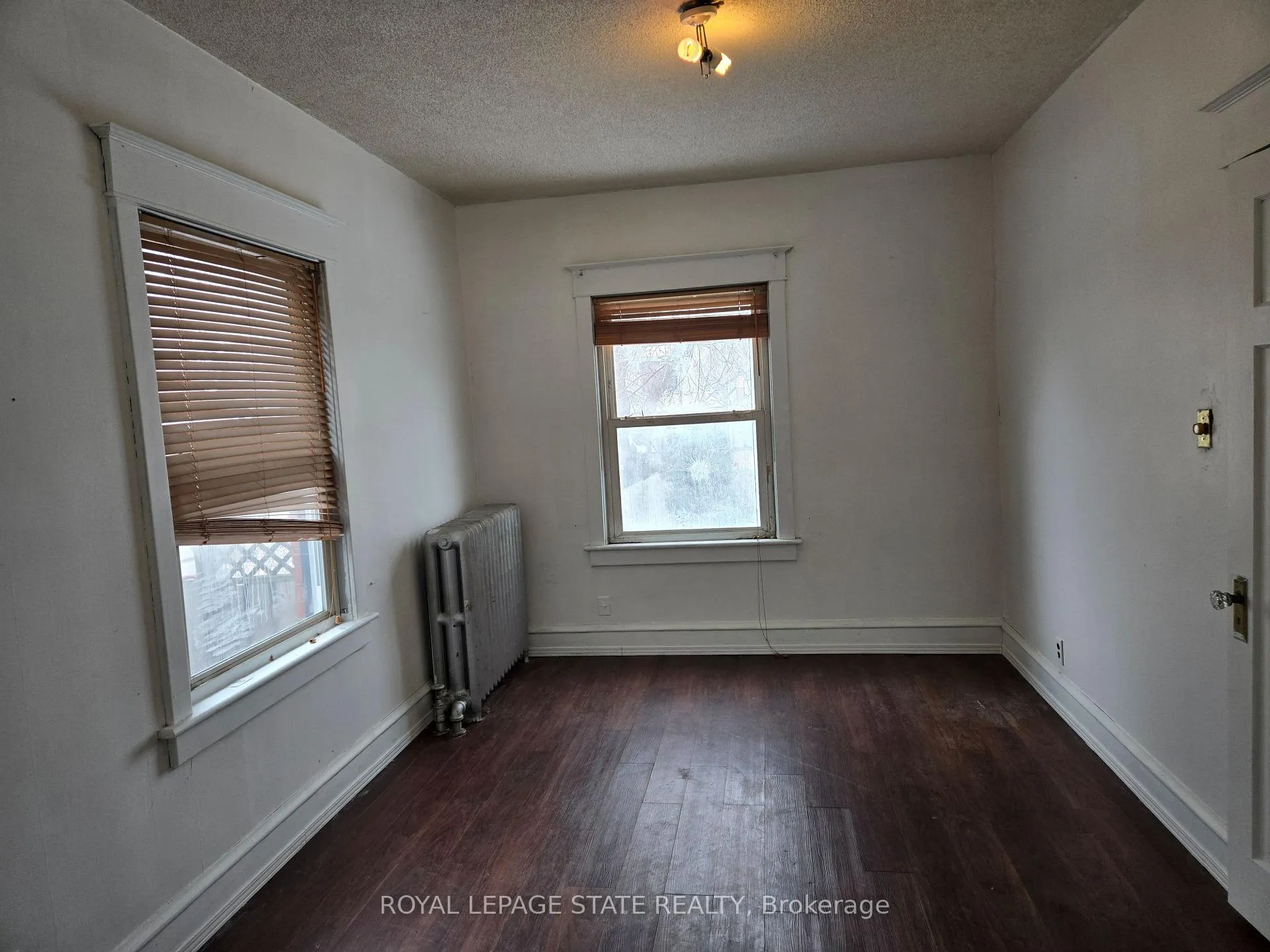 Photo 13 of 111 Park Row, Hamilton, Crown Point — HOMEH