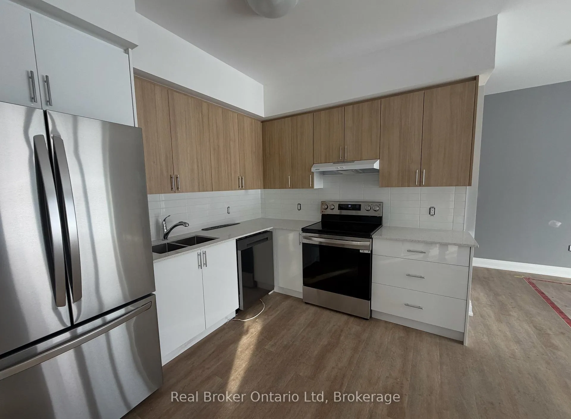 Photo 3 of Unit 102, 60 Donald Street, Barrie, Queen's Park — HOMEH