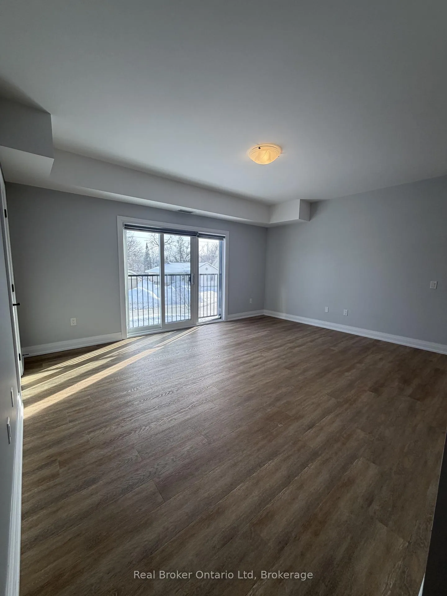Photo 8 of Unit 102, 60 Donald Street, Barrie, Queen's Park — HOMEH