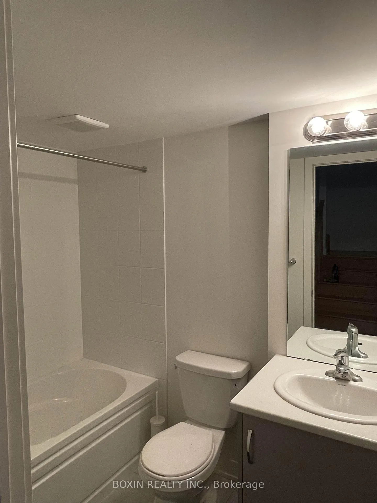 Photo 4 of 38 Gerussi Street, Vaughan, Vellore Village — HOMEH