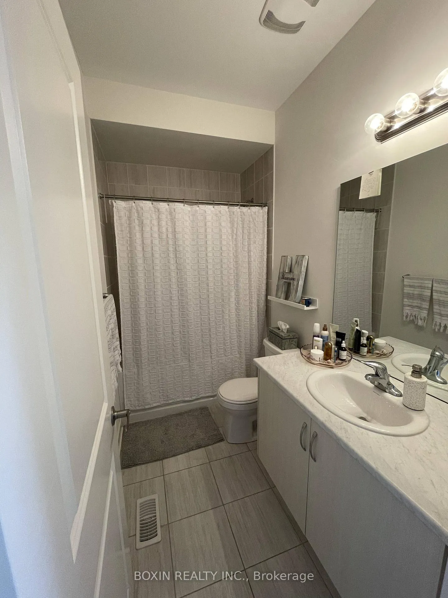 Photo 18 of 38 Gerussi Street, Vaughan, Vellore Village — HOMEH