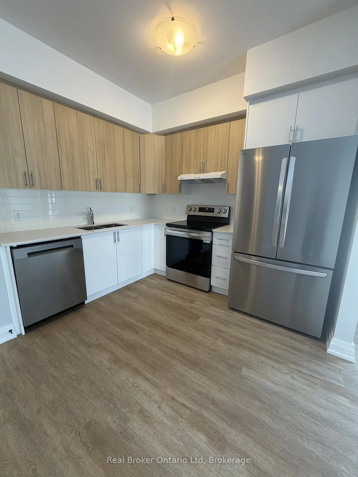 Photo 4 of Unit 302, 60 Donald Street, Barrie, Queen's Park — HOMEH
