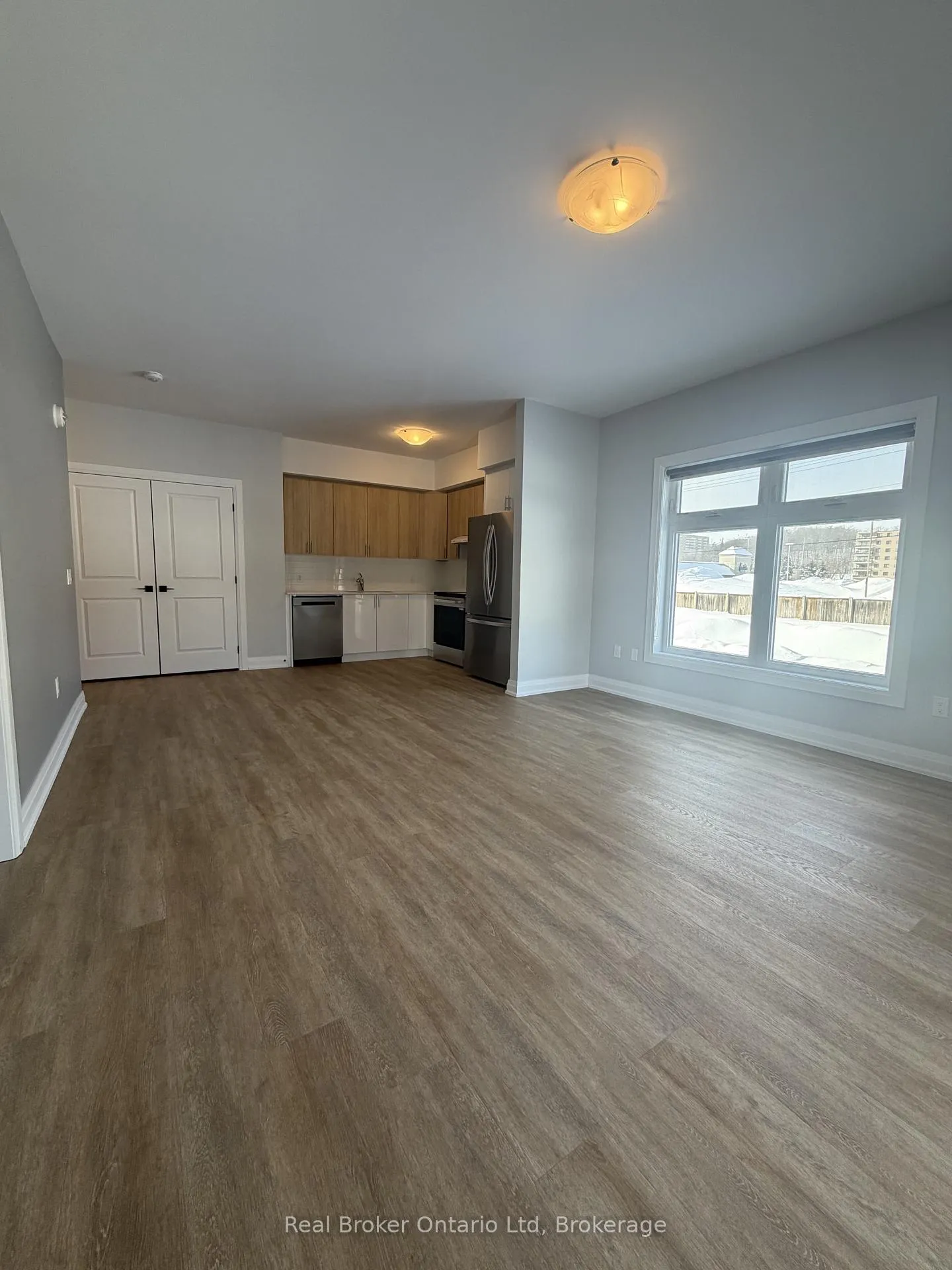 Photo 6 of Unit 302, 60 Donald Street, Barrie, Queen's Park — HOMEH