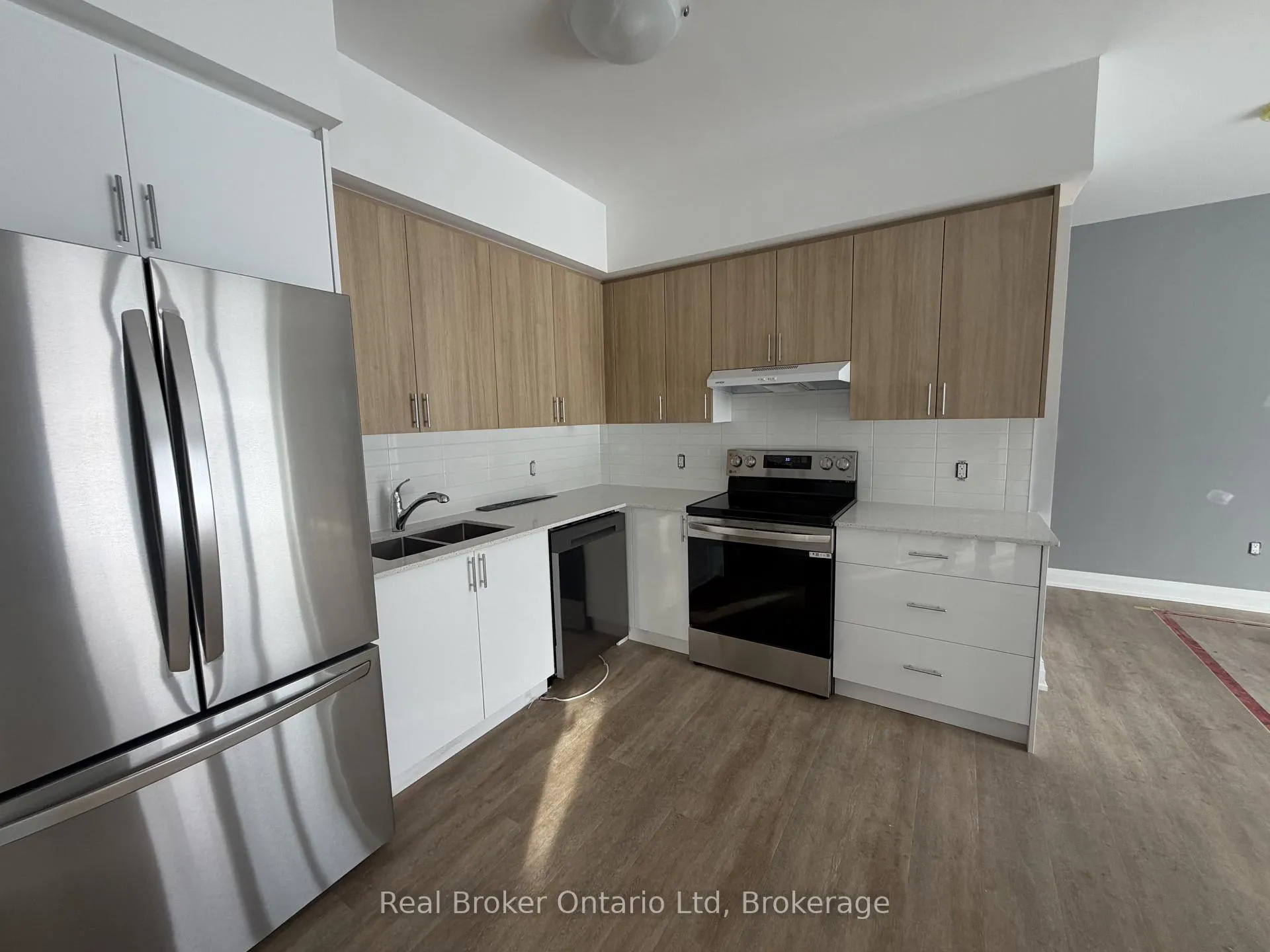 Photo 2 of Unit 303, 60 Donald Street, Barrie, Queen's Park — HOMEH