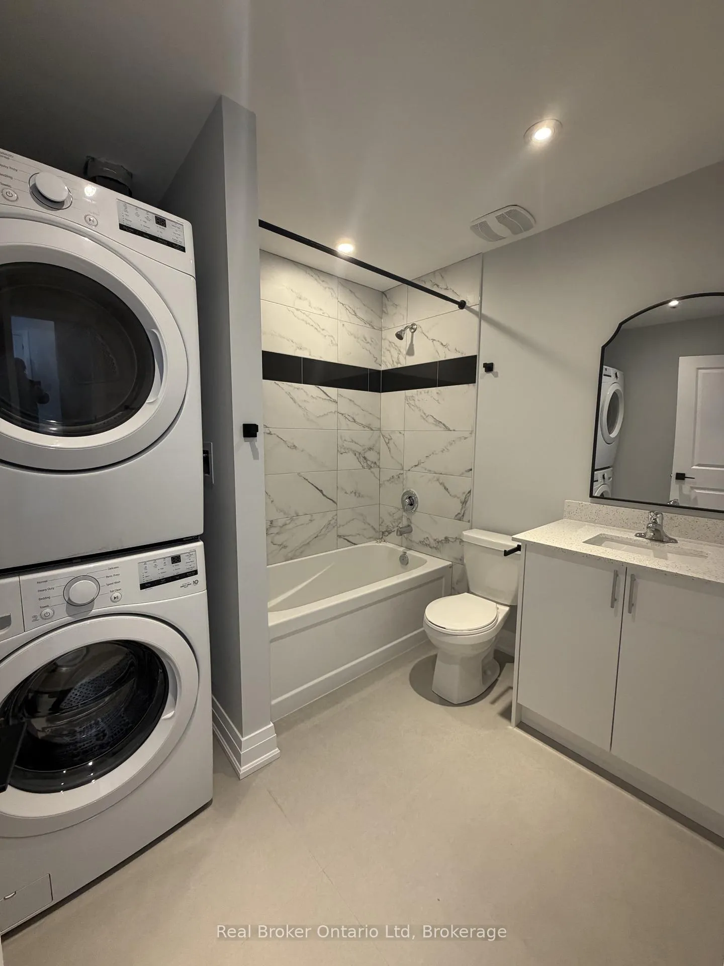 Photo 5 of Unit 303, 60 Donald Street, Barrie, Queen's Park — HOMEH