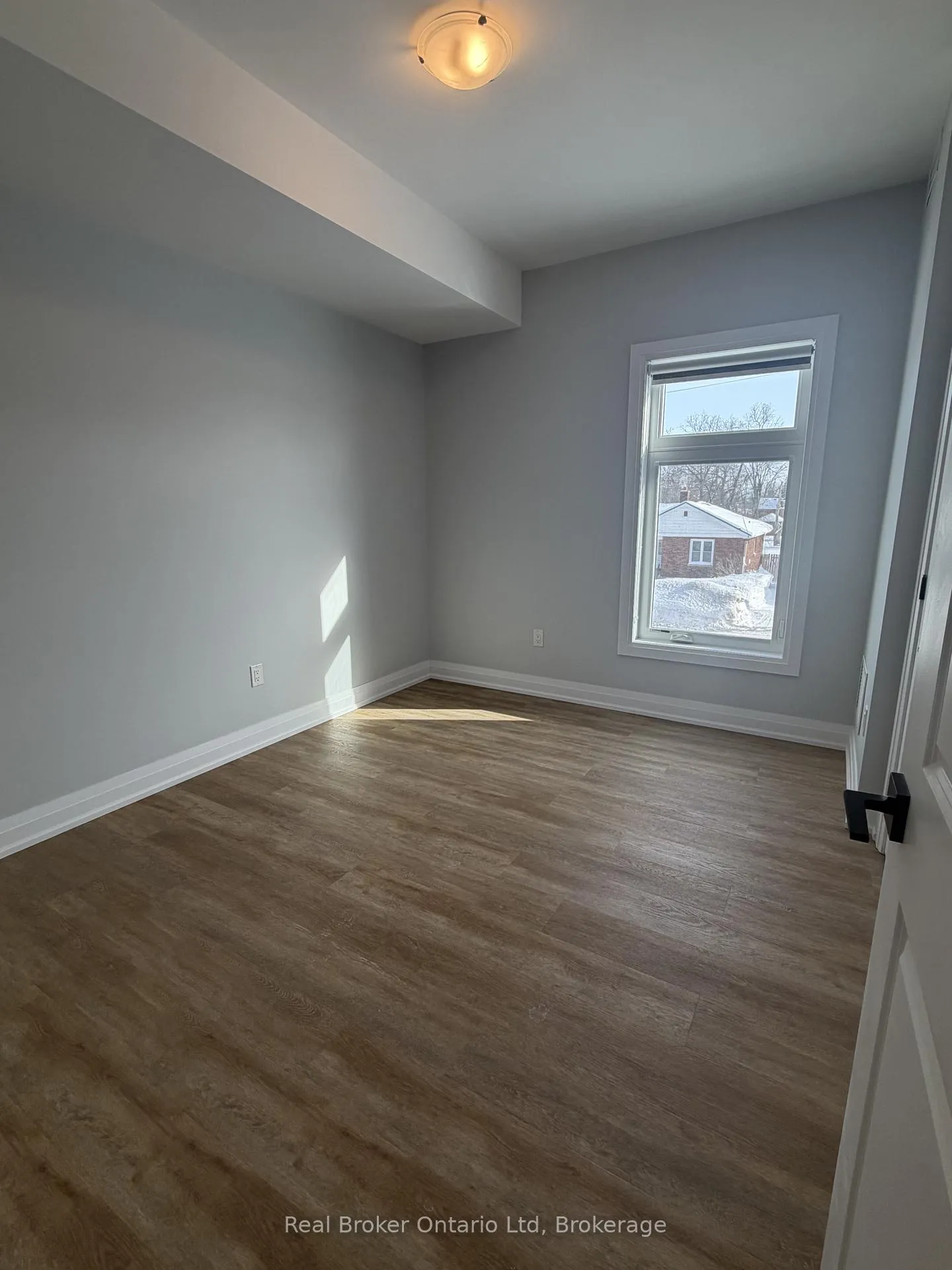 Photo 8 of Unit 303, 60 Donald Street, Barrie, Queen's Park — HOMEH