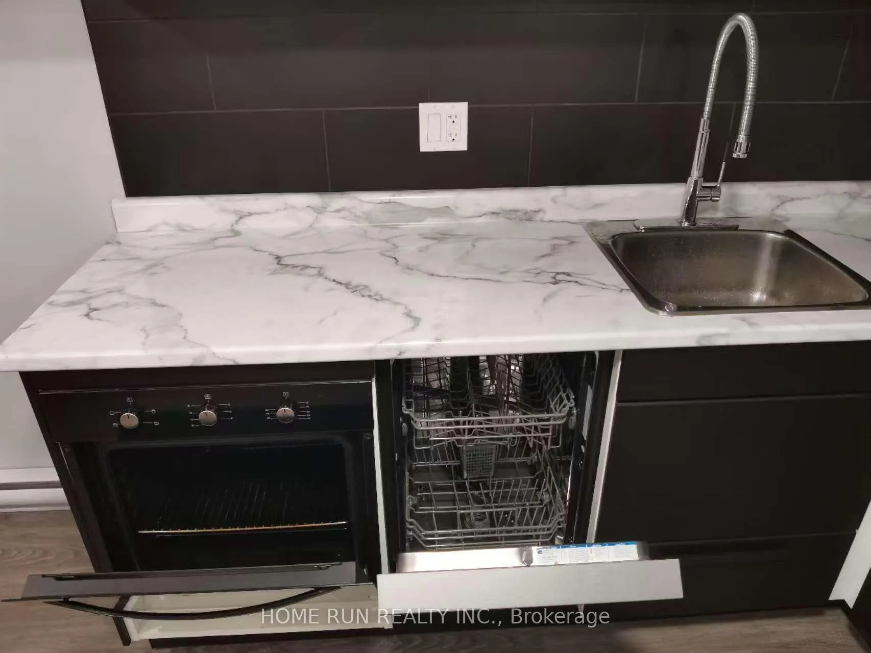 Photo 5 of Unit Unit B, 904 Shimmerton Circle, Ottawa, Kanata - Emerald Meadows/Trailwest — HOMEH