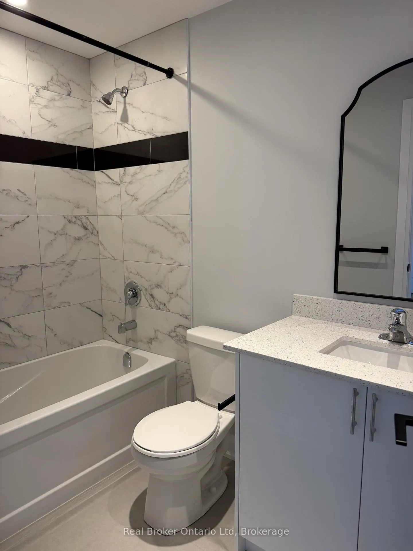 Photo 7 of Unit 304, 60 Donald Street, Barrie, Queen's Park — HOMEH