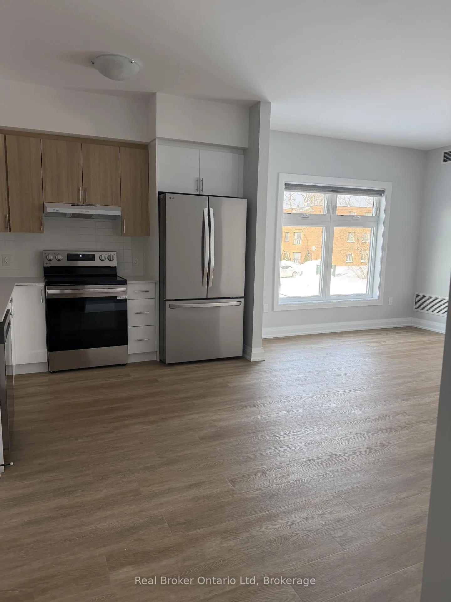 Photo 9 of Unit 304, 60 Donald Street, Barrie, Queen's Park — HOMEH
