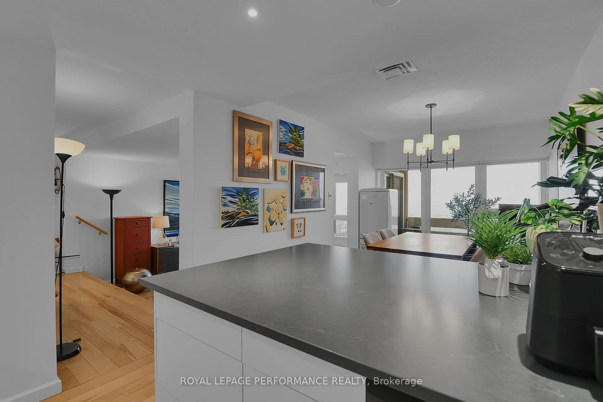 Photo 11 of Unit 905, 373 Laurier Avenue E, Ottawa, Sandy Hill — HOMEH