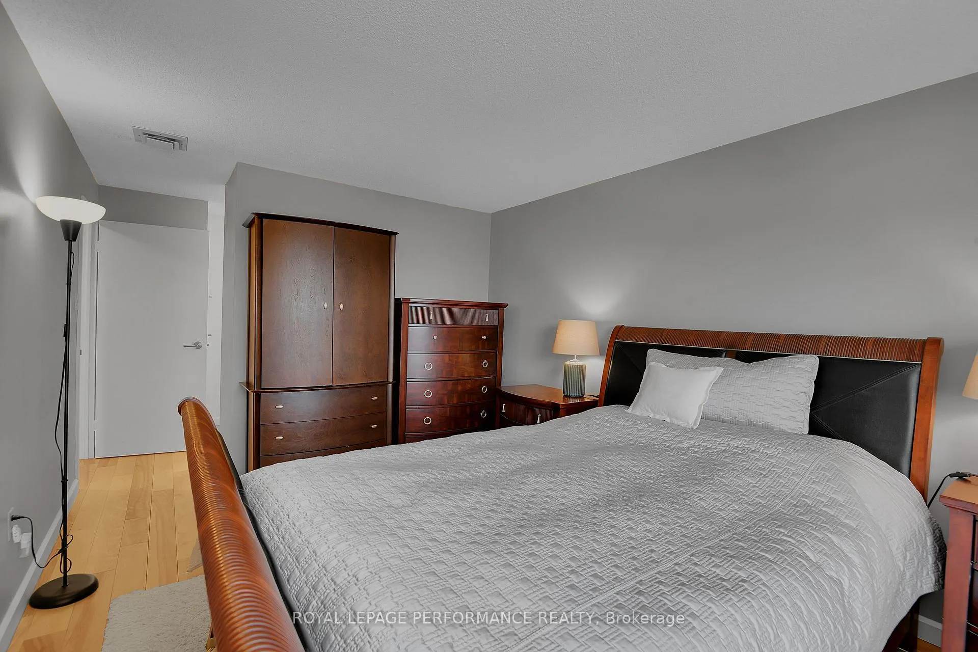 Photo 13 of Unit 905, 373 Laurier Avenue E, Ottawa, Sandy Hill — HOMEH
