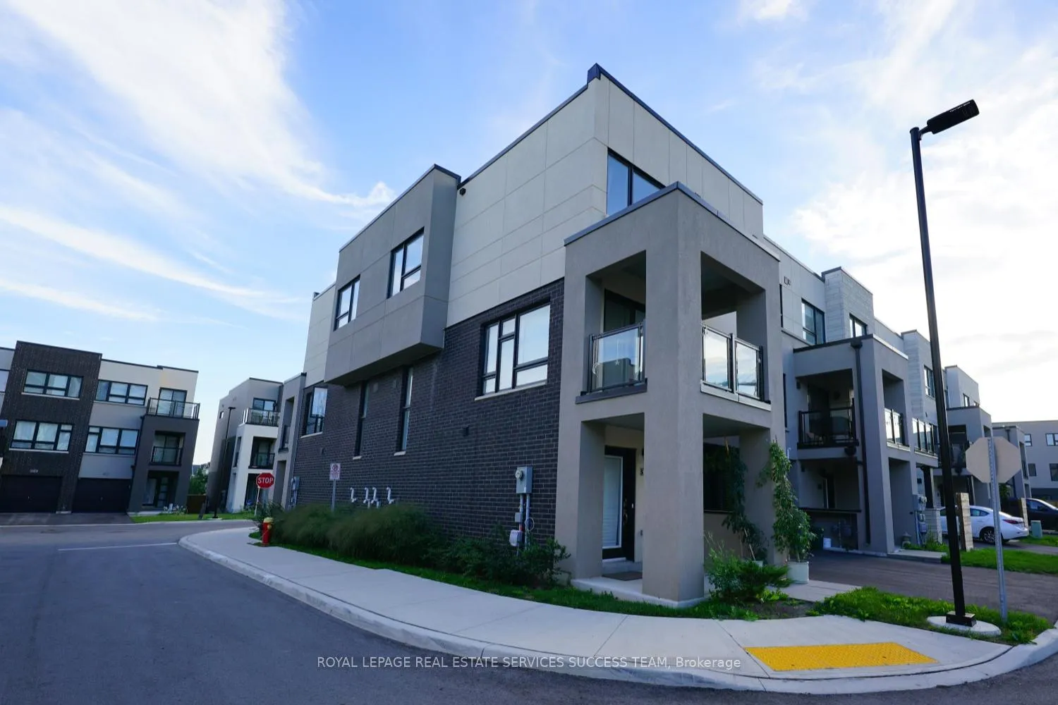 Photo 2 of 3165 Lotus Common, Burlington, Alton — HOMEH