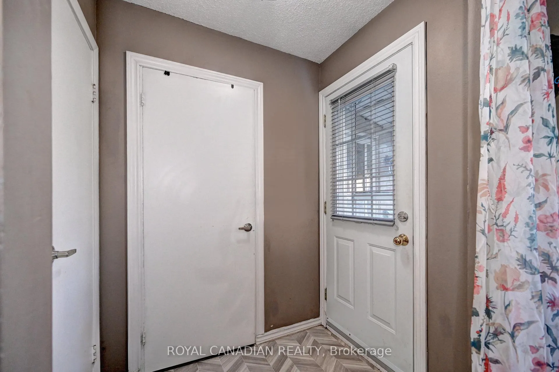 Photo 3 of Unit E, 515 Weber Street, Waterloo, Lakeshore Village — HOMEH
