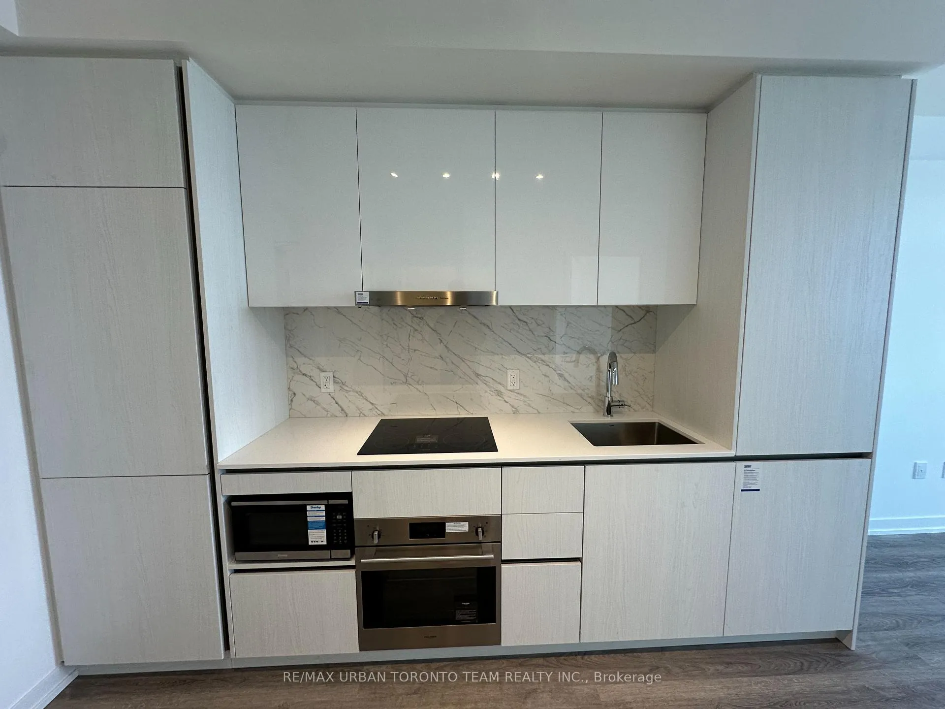 Photo 5 of Unit 5705, 8 Interchange Way, Vaughan, Vaughan Corporate Centre — HOMEH