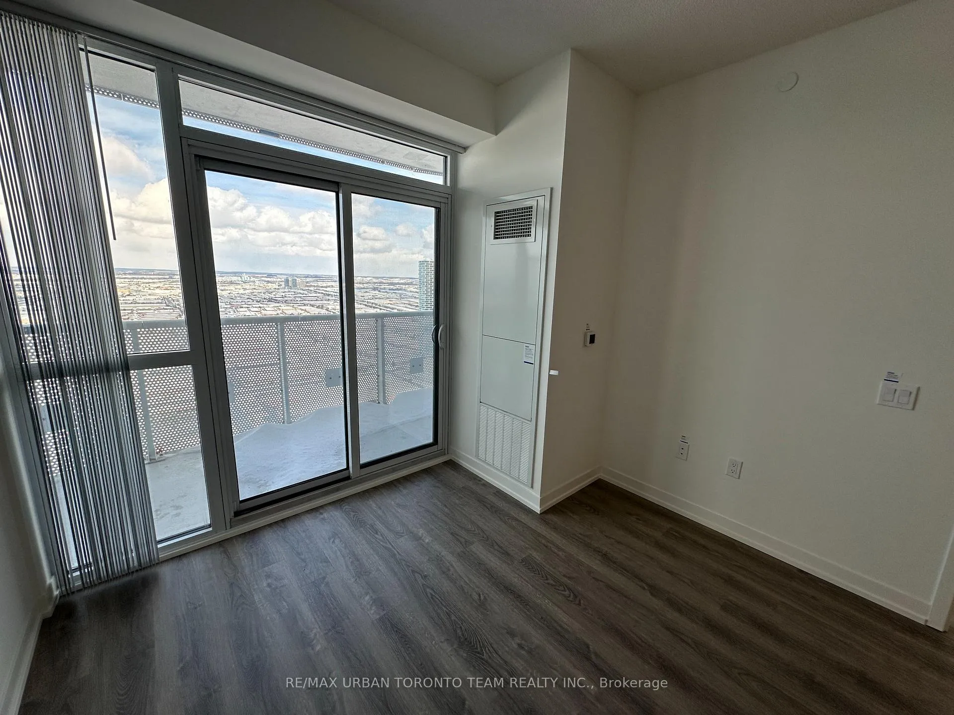 Photo 7 of Unit 5705, 8 Interchange Way, Vaughan, Vaughan Corporate Centre — HOMEH