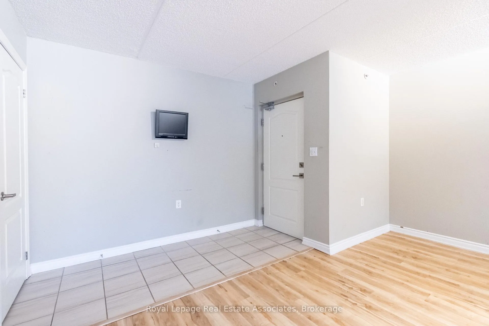 Photo 4 of Unit 102, 1460 Main Street E, Milton, Dempsey — HOMEH